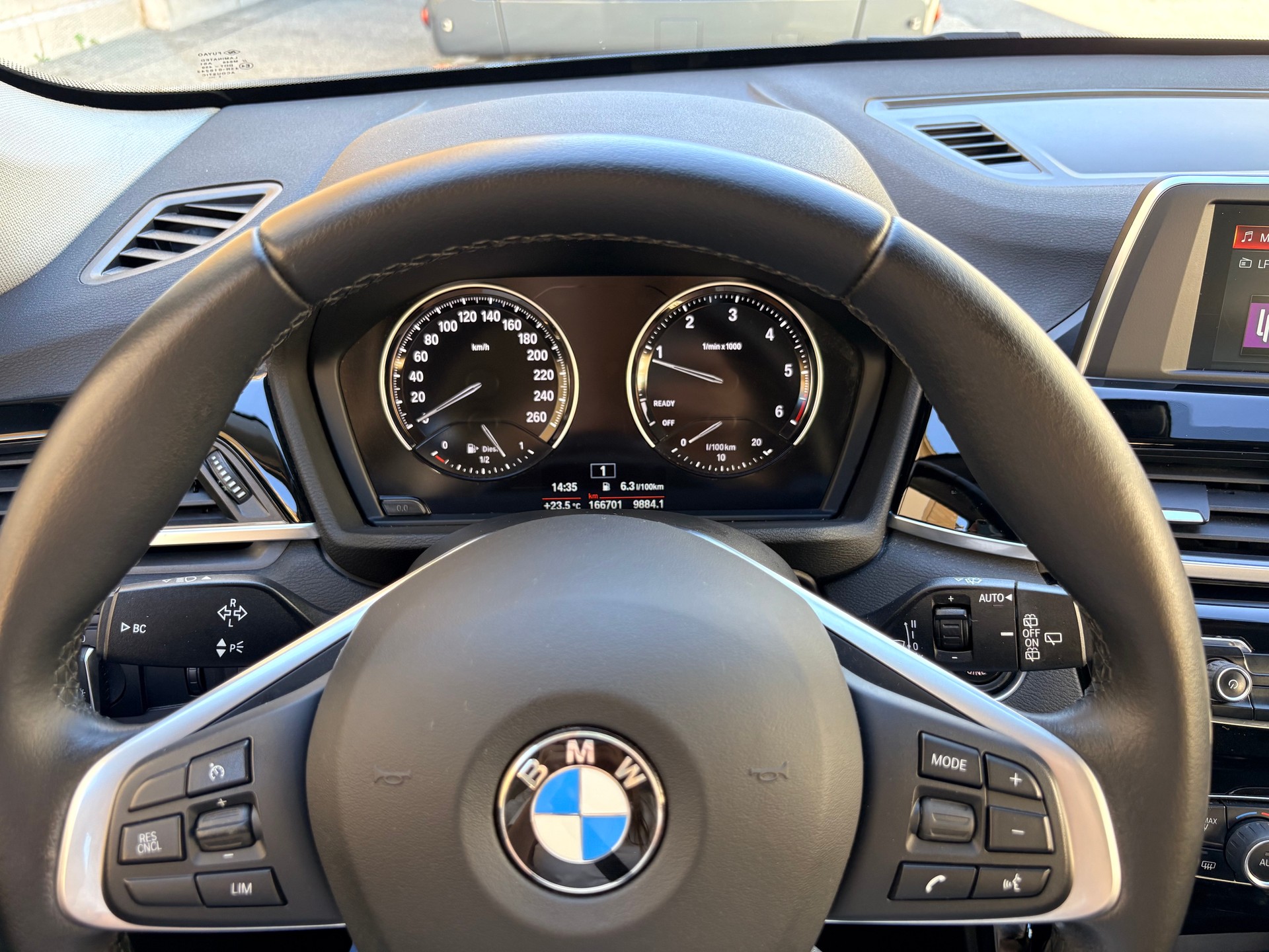 BMW 18d xDrive-image-4