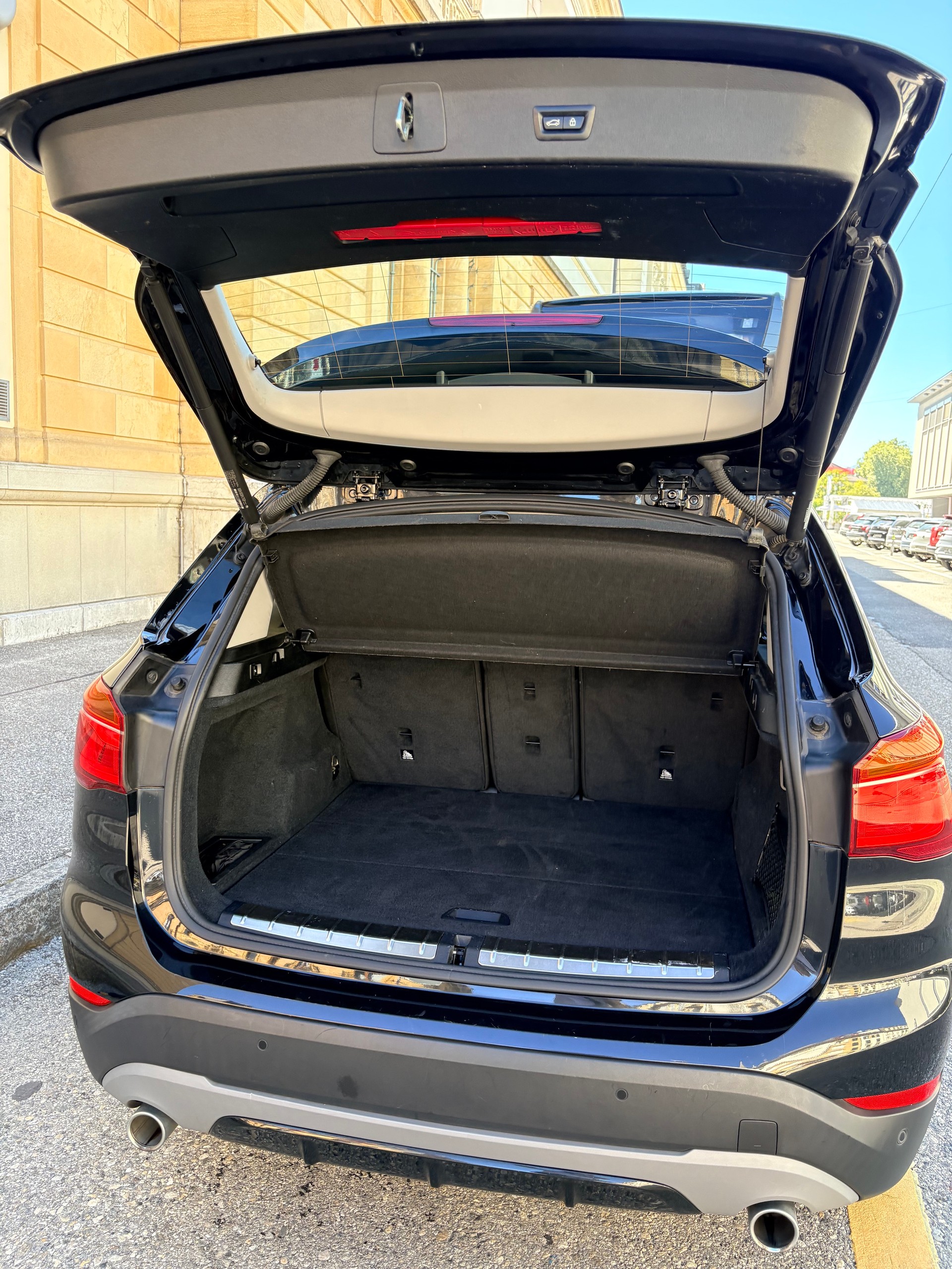 BMW 18d xDrive-image-9