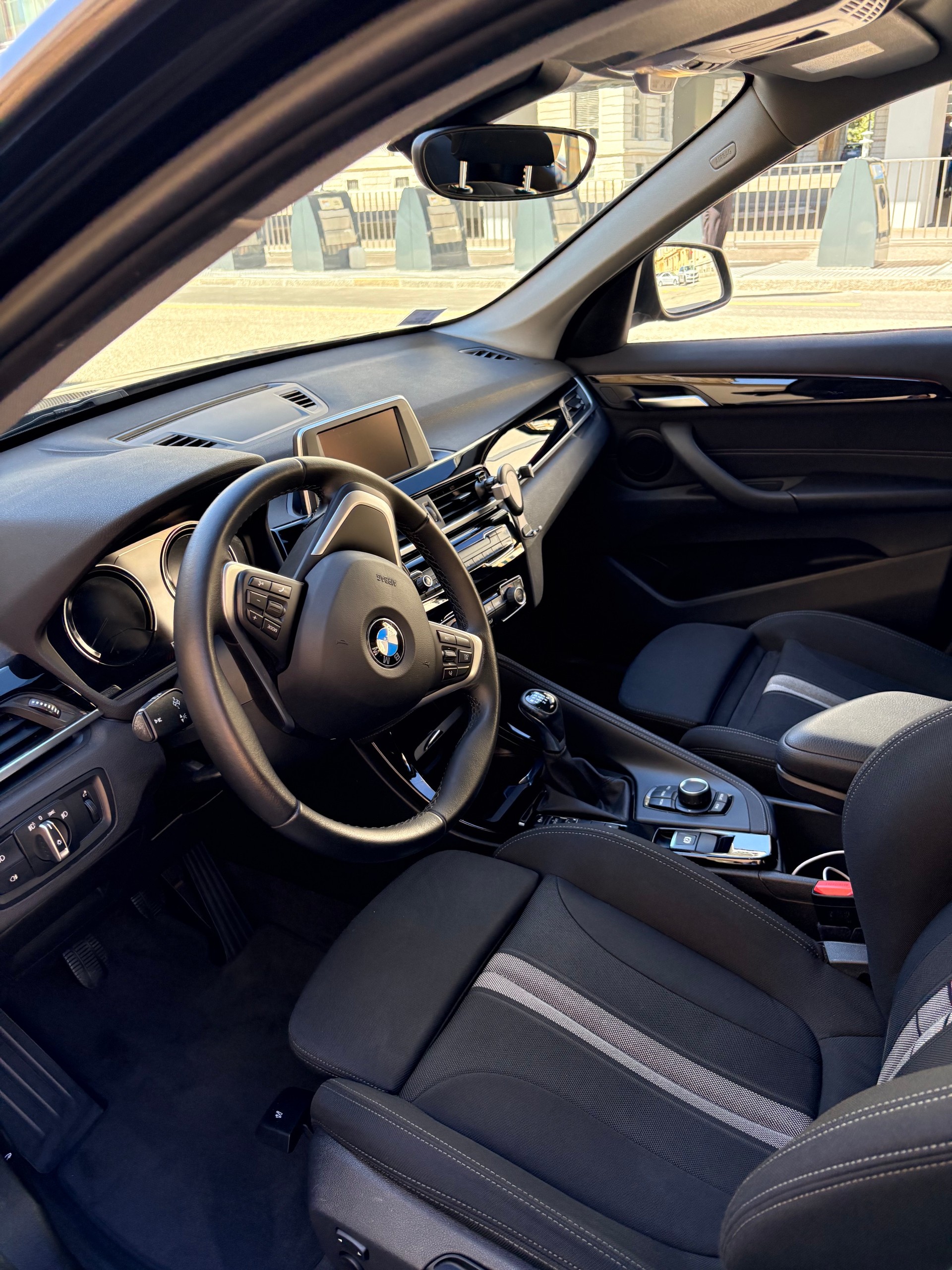 BMW 18d xDrive-image-5