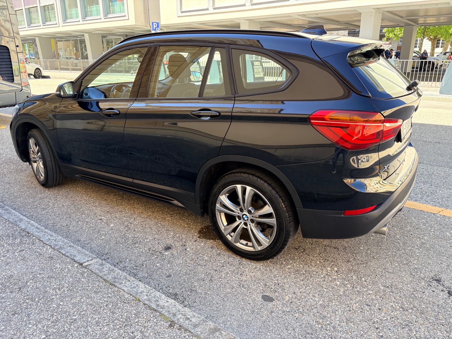 BMW 18d xDrive-image-3