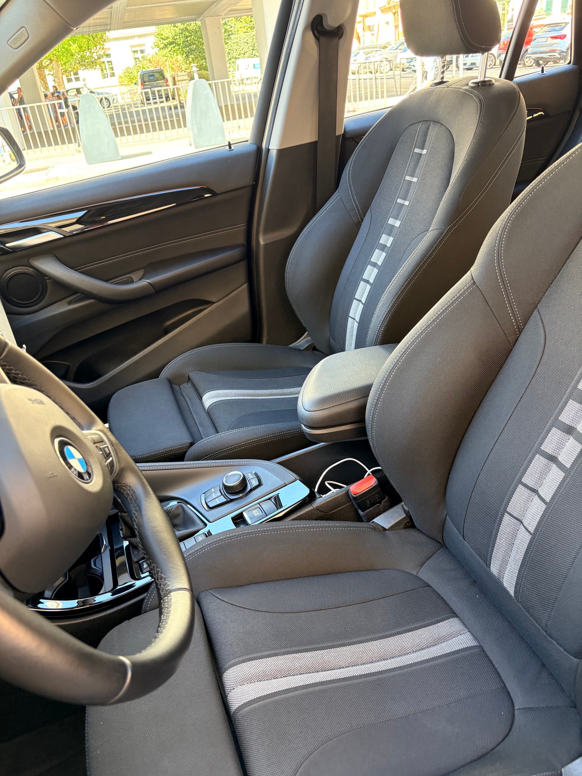 BMW 18d xDrive-image-8