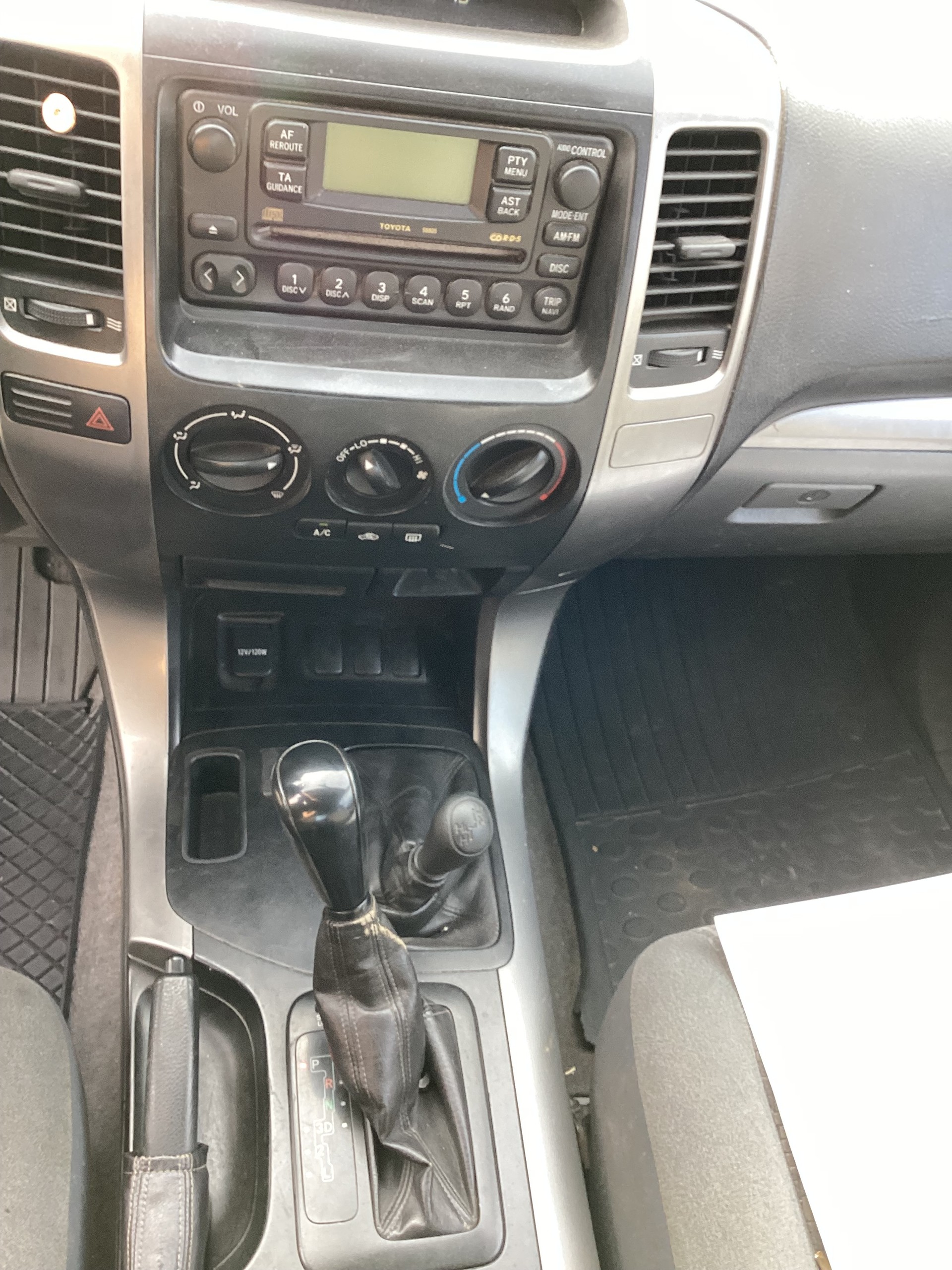 TOYOTA Land Cruiser 3.0 TD Linea Terra-image-7