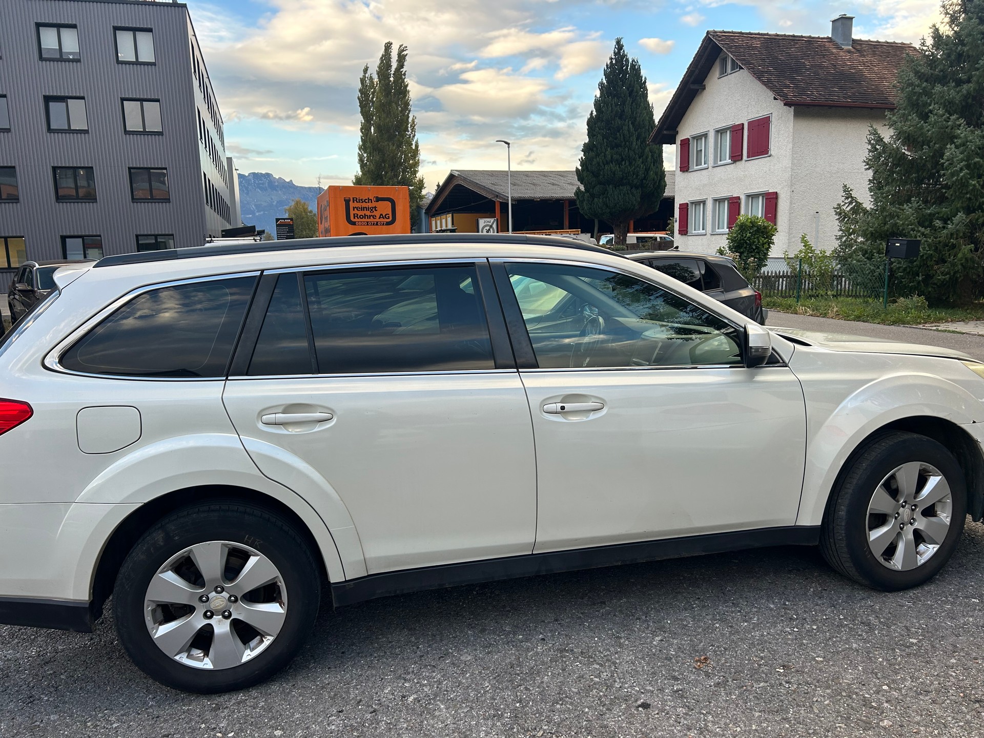 SUBARU Outback 3.6R Executive AWD Automatic-image-4