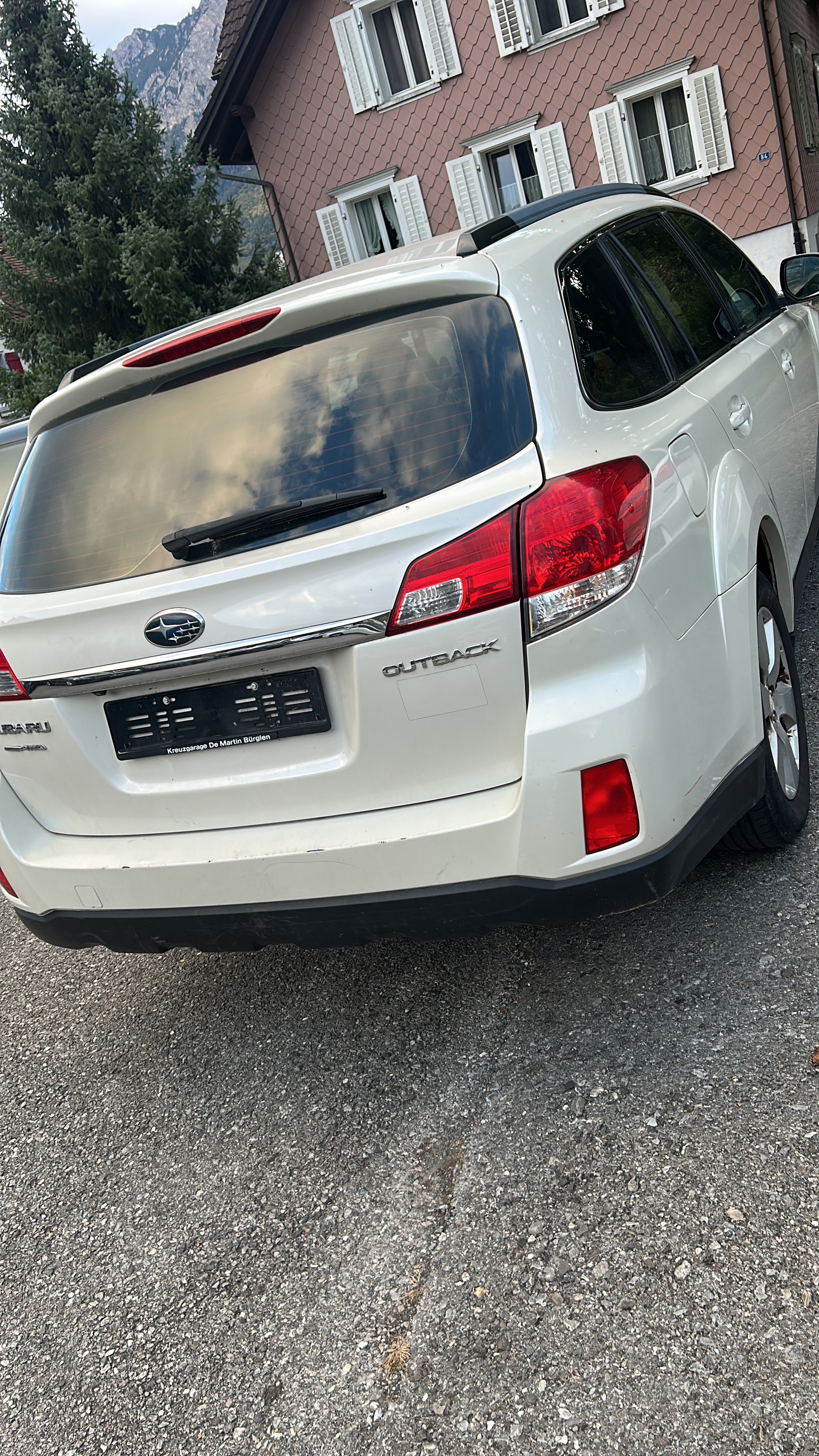 SUBARU Outback 3.6R Executive AWD Automatic-image-3