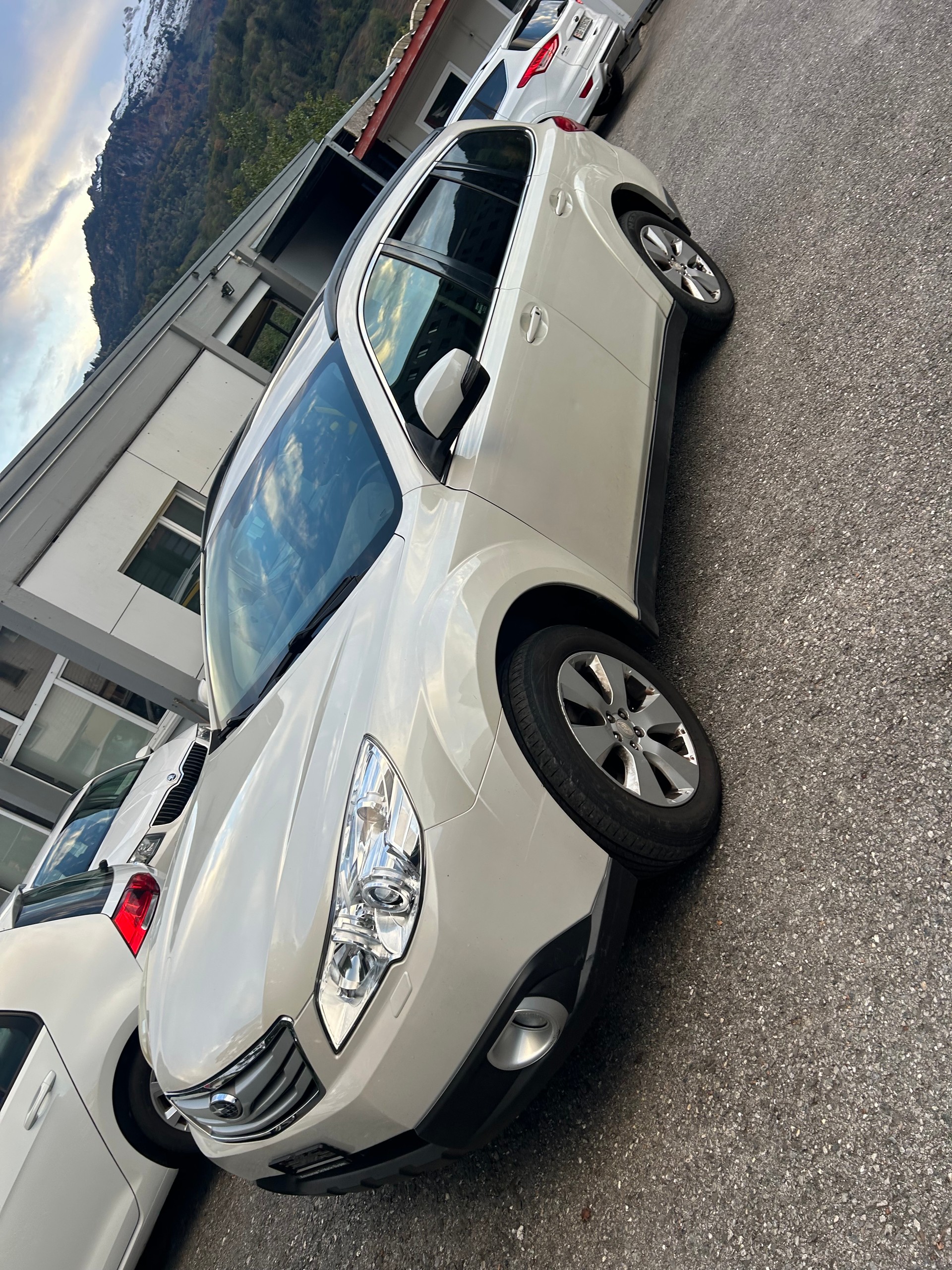 SUBARU Outback 3.6R Executive AWD Automatic-image-2