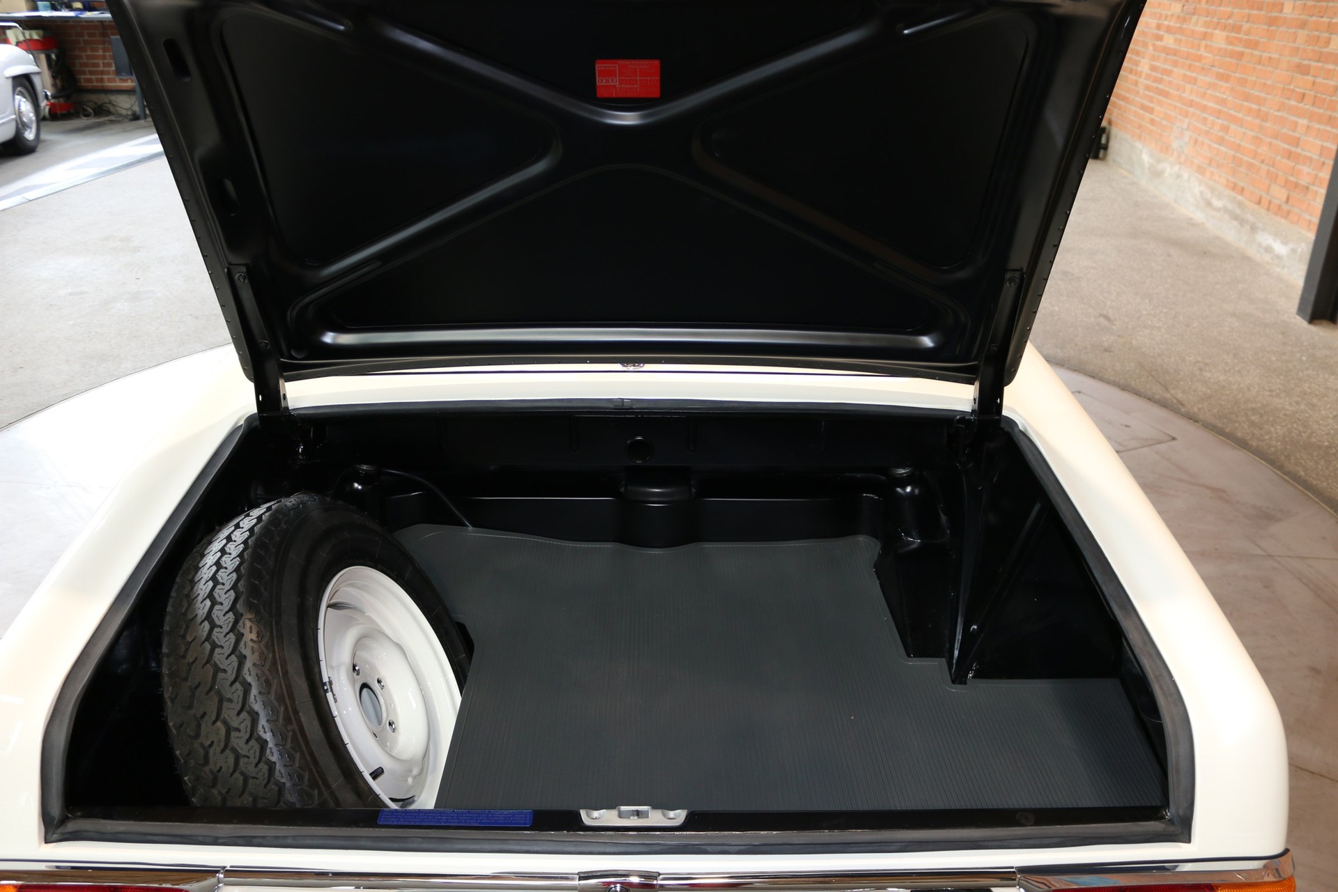 MERCEDES-BENZ 230 SL-image-3