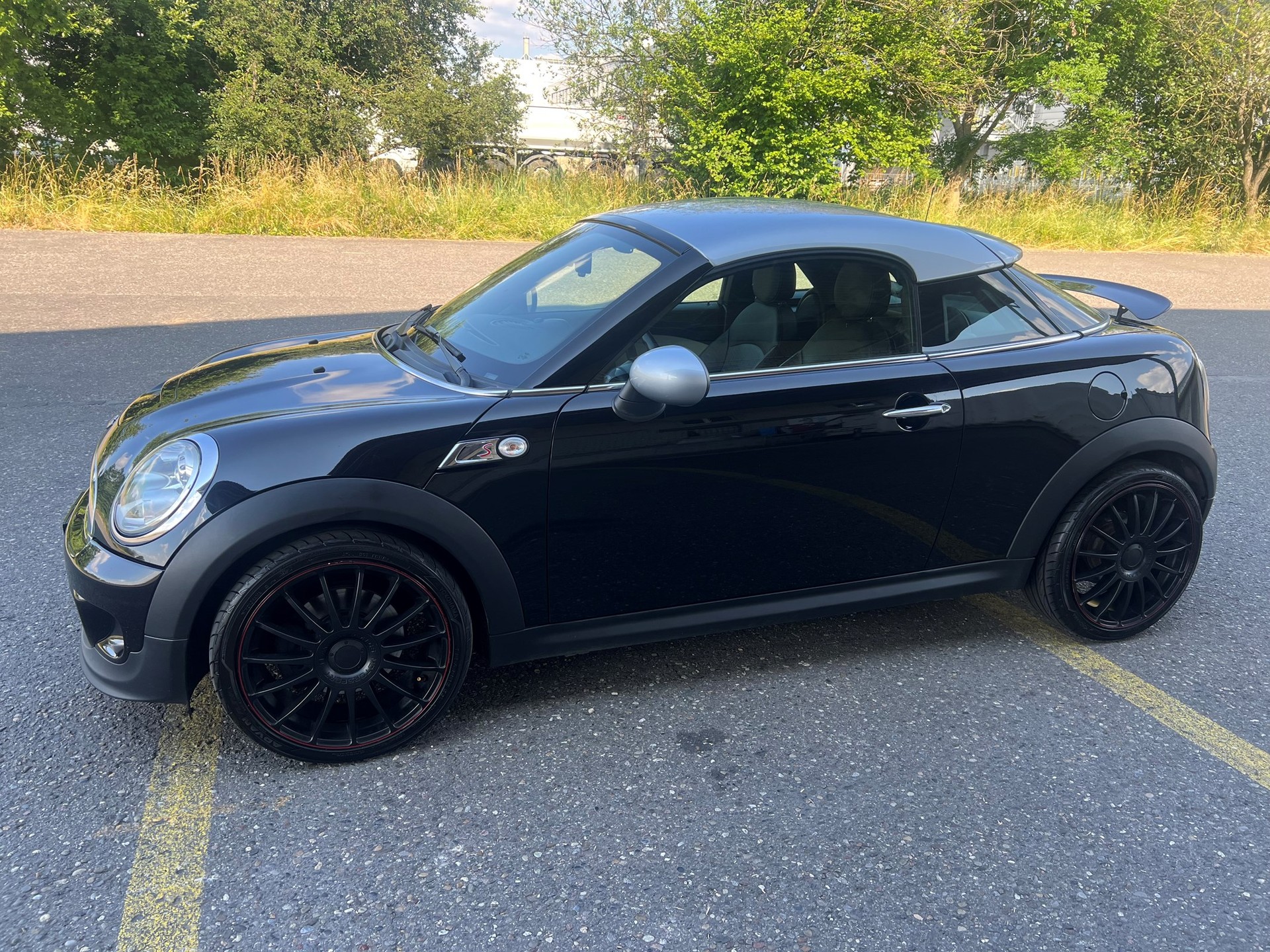 MINI Cooper S Coupé-image-1