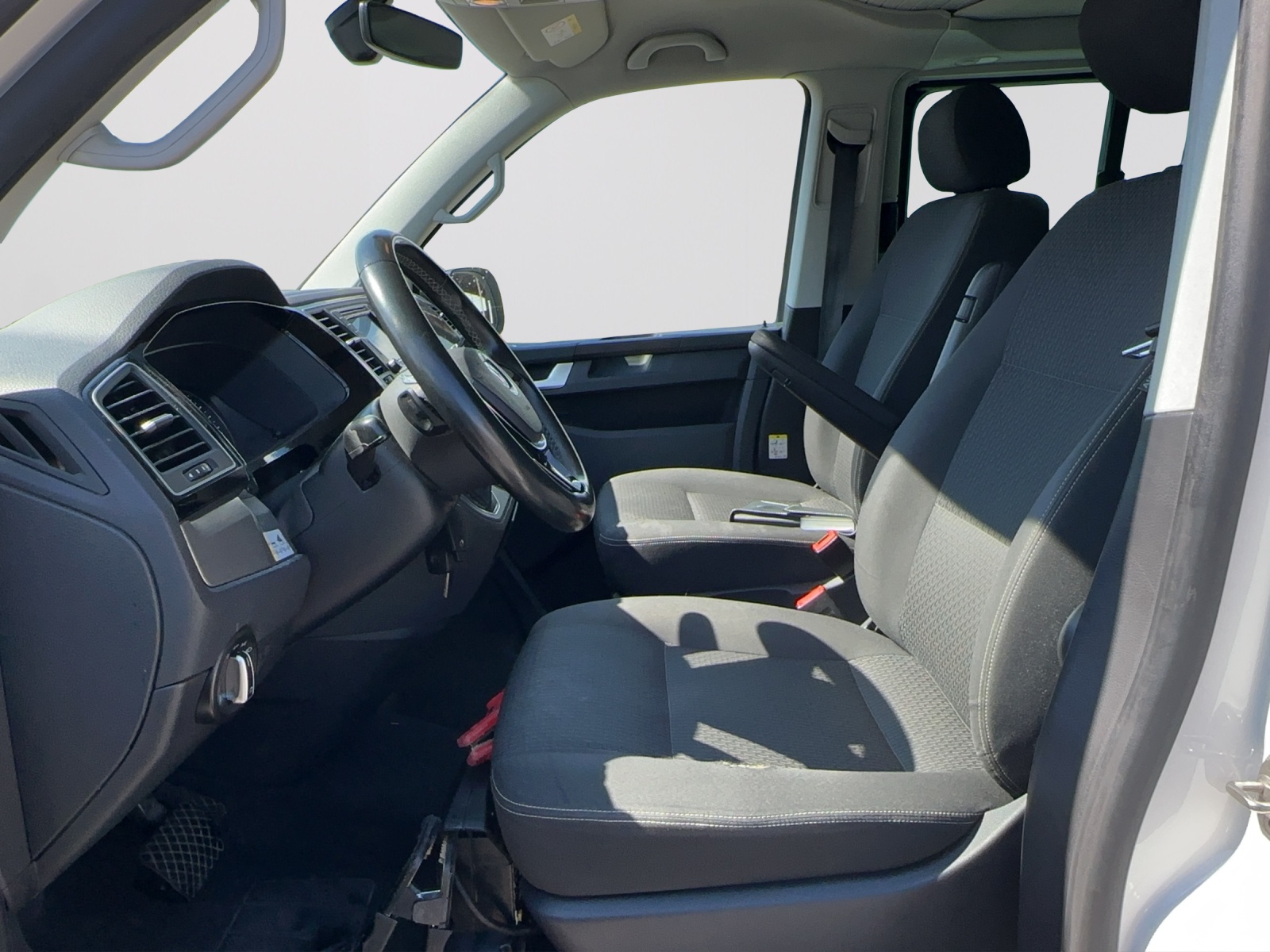 VW T6 California 2.0 TDI Beach Edition-image-10