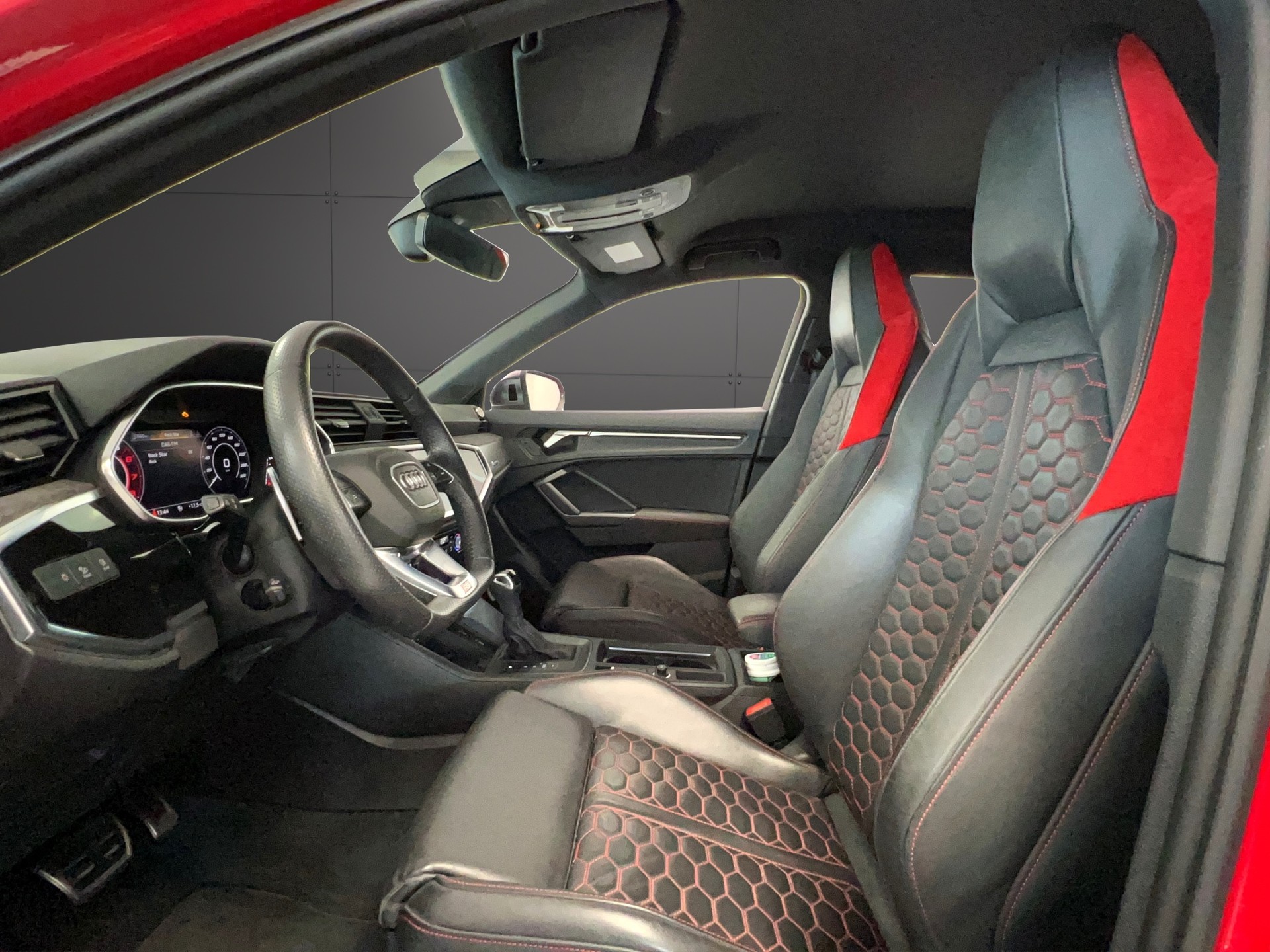 AUDI RS Q3 2.5 TFSI quattro S tronic-image-4