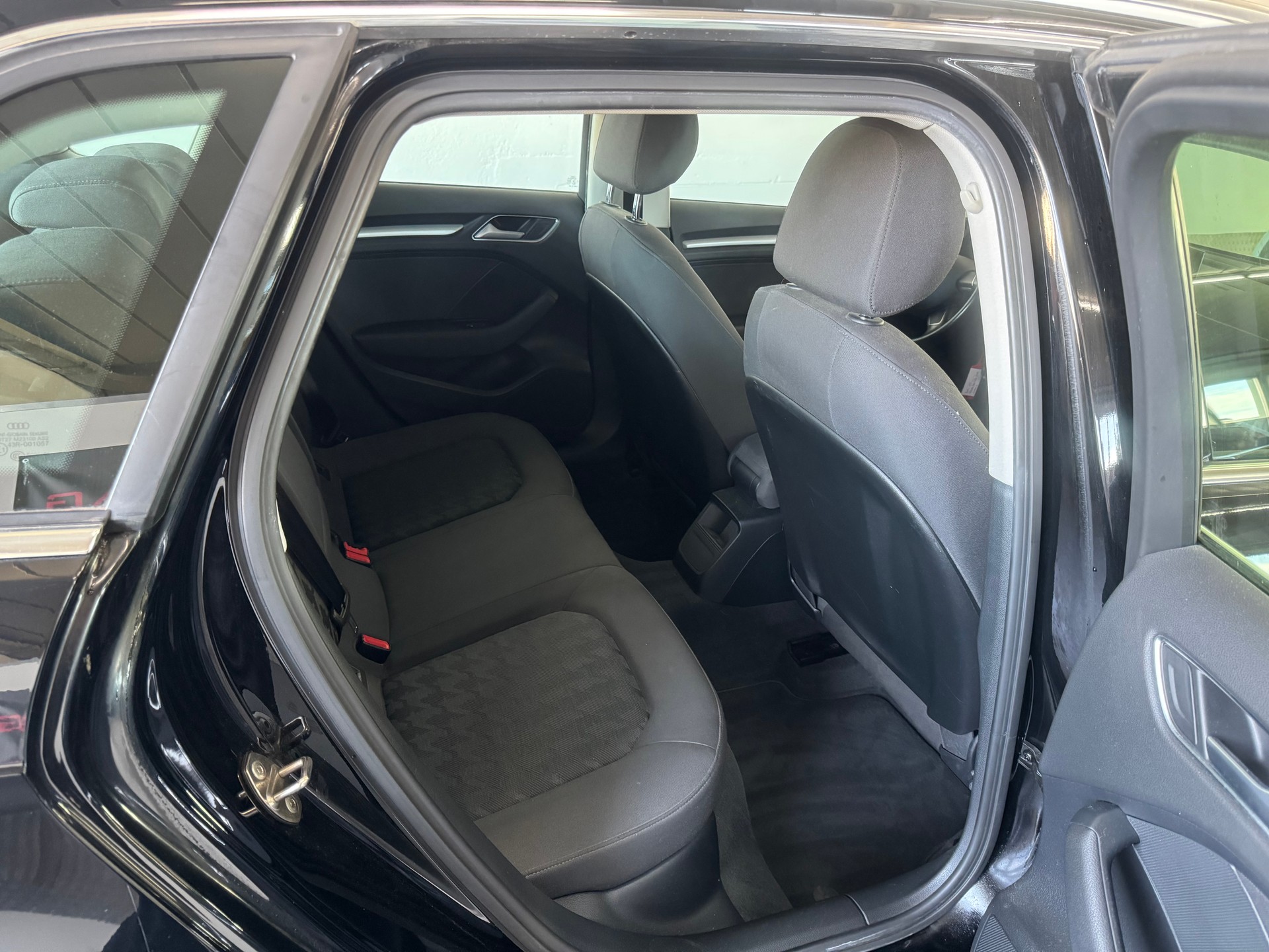 AUDI A3 Sportback 1.4 TFSI Ambition-image-18