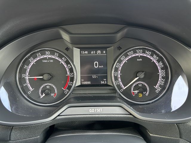 SKODA Octavia Combi 2.0 TDI Ambition 4x4-image-12