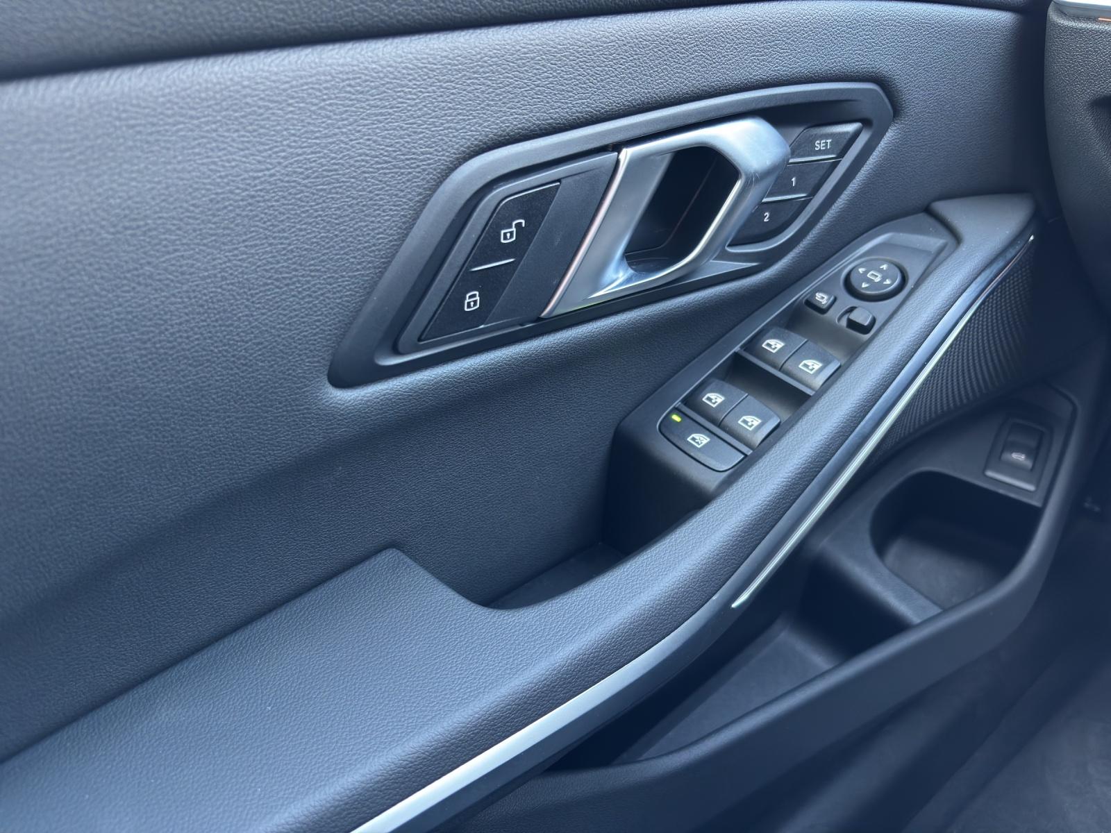 BMW 320d xDrive Touring M Sport-image-16
