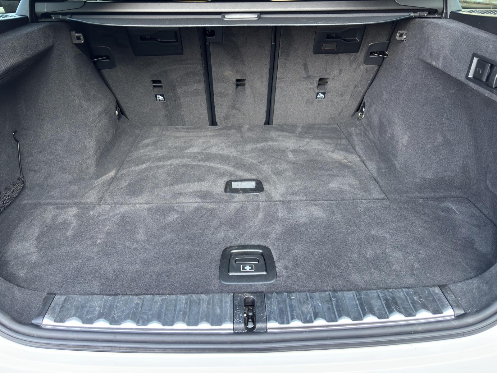 BMW 320d xDrive Touring M Sport-image-19