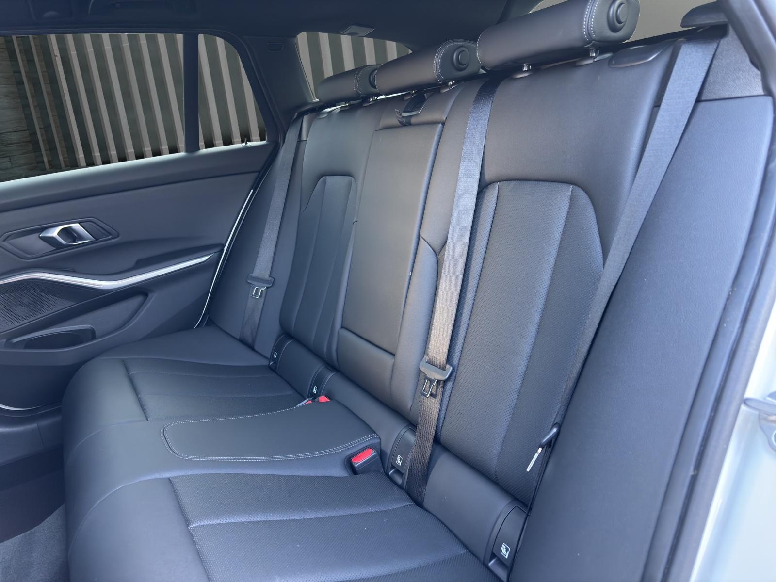 BMW 320d xDrive Touring M Sport-image-15