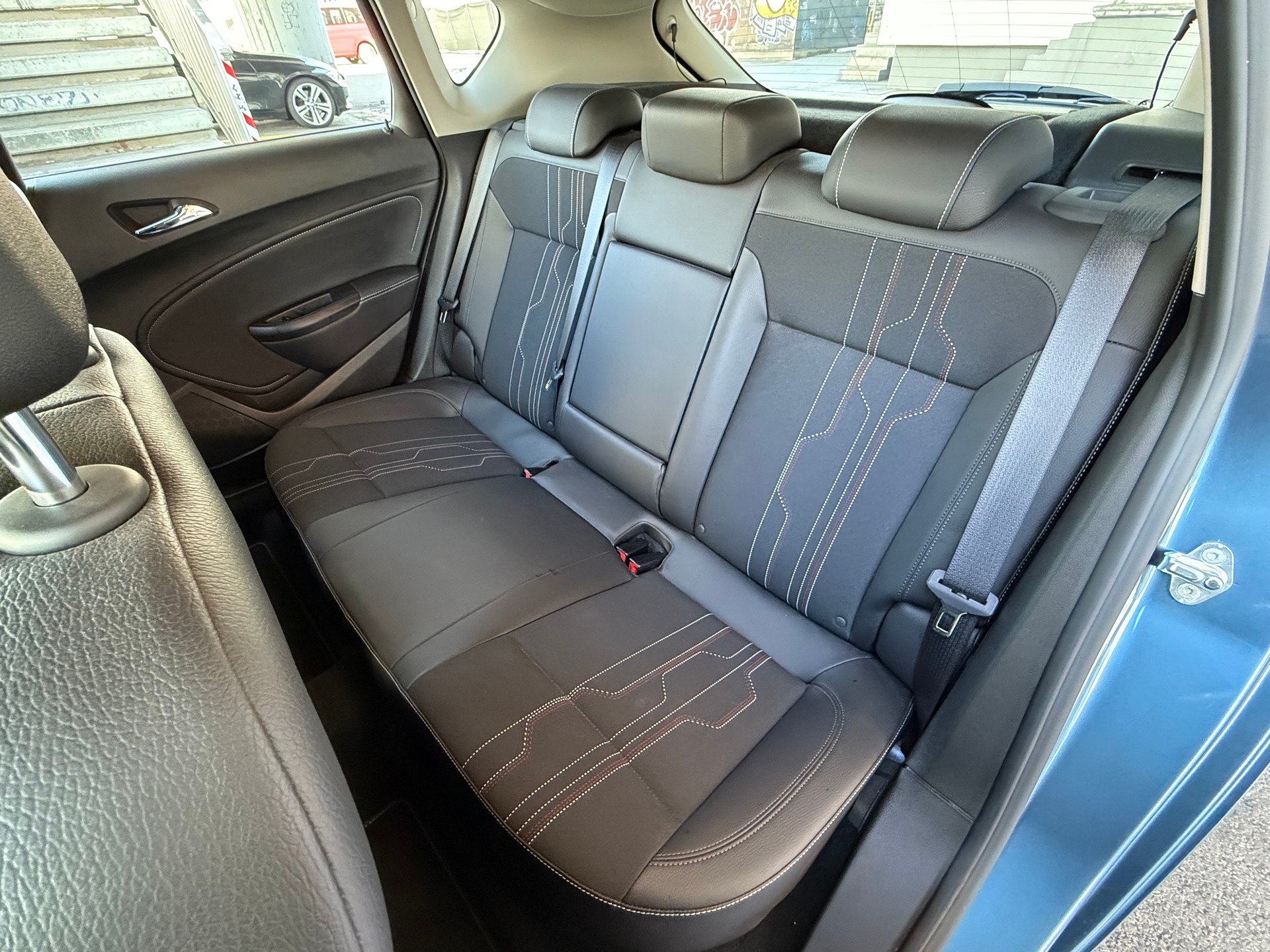 OPEL Astra 1.6i 16V Turbo Anniversary Edition-image-13