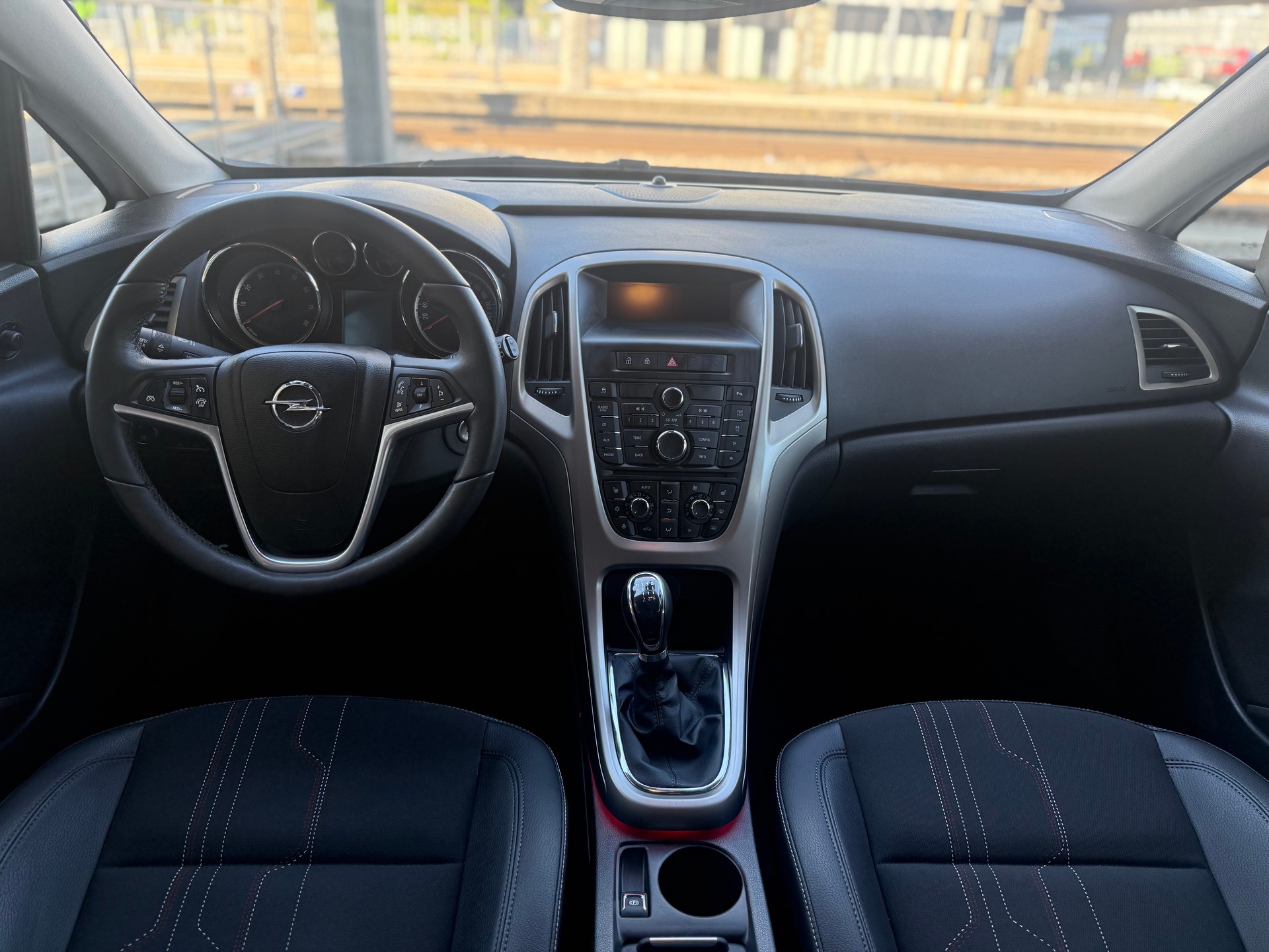 OPEL Astra 1.6i 16V Turbo Anniversary Edition-image-9