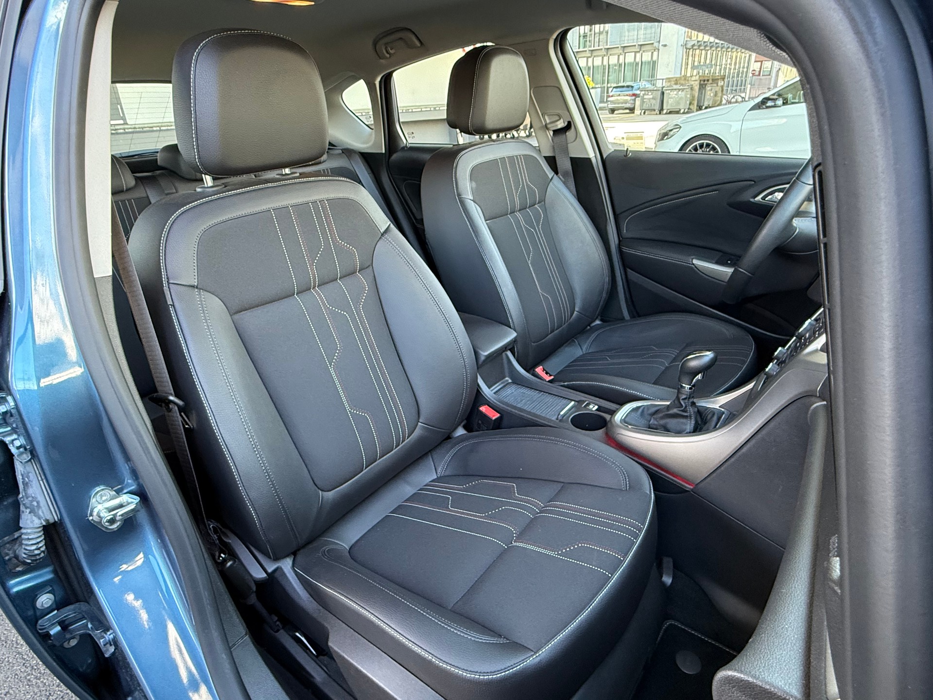 OPEL Astra 1.6i 16V Turbo Anniversary Edition-image-12