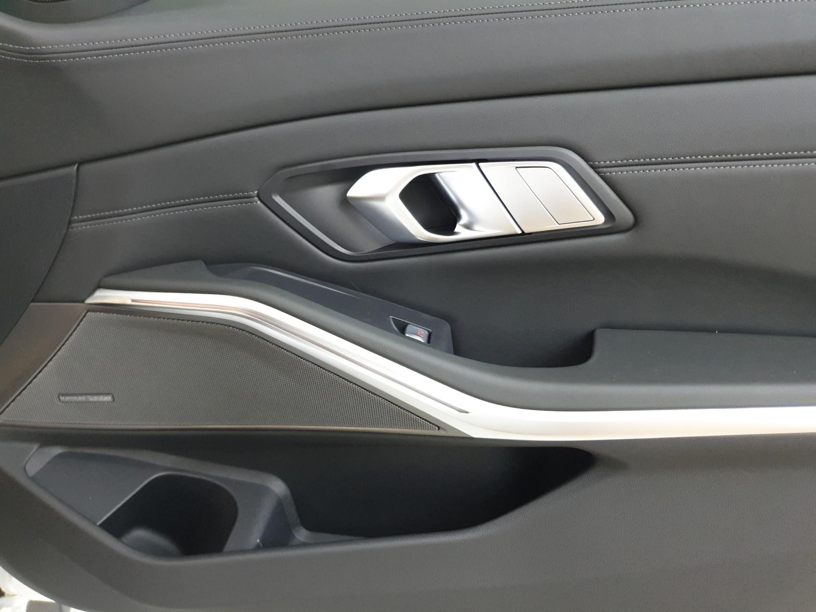 BMW M3 Competition xDrive-image-15
