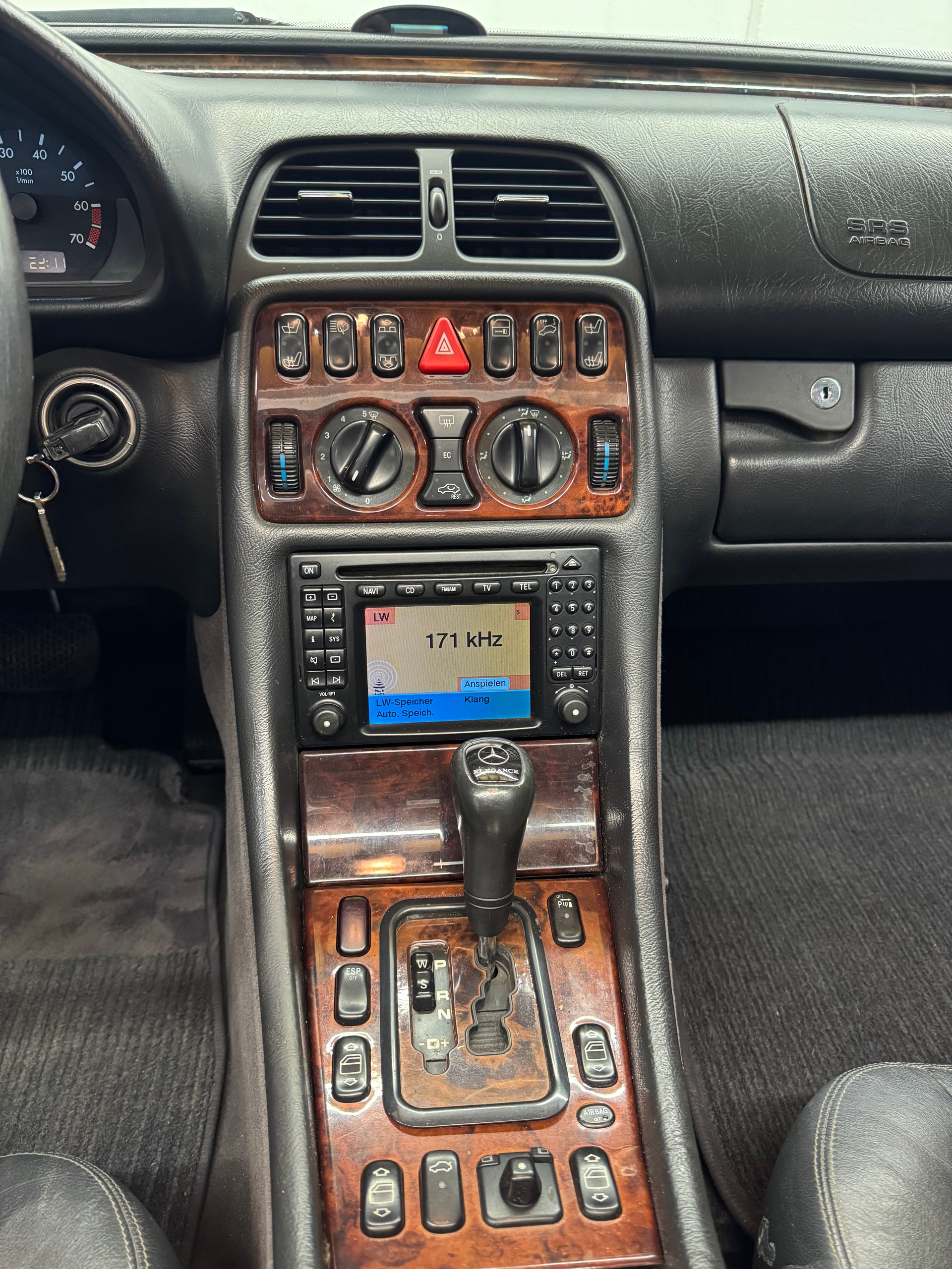 MERCEDES-BENZ CLK 320 Sport Automatic-image-10