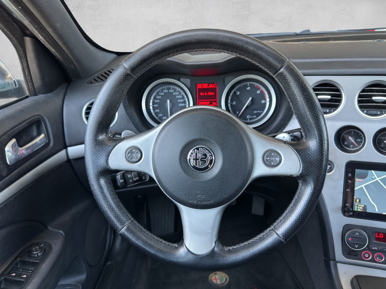 ALFA ROMEO 159 Sportwagon 2.4 JTD Distinctive Q-Tronic-image-15