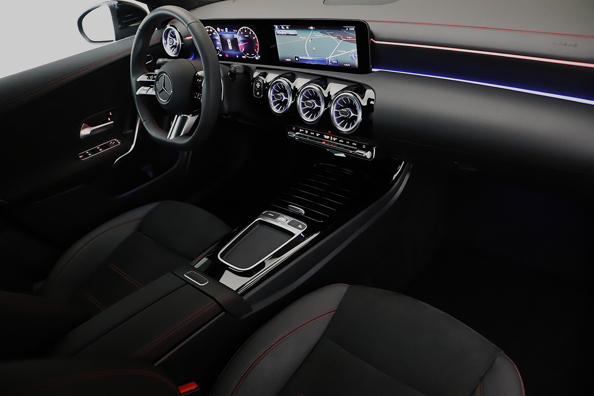 MERCEDES-BENZ CLA Shooting Brake 200 7G-DCT AMG Line-image-6