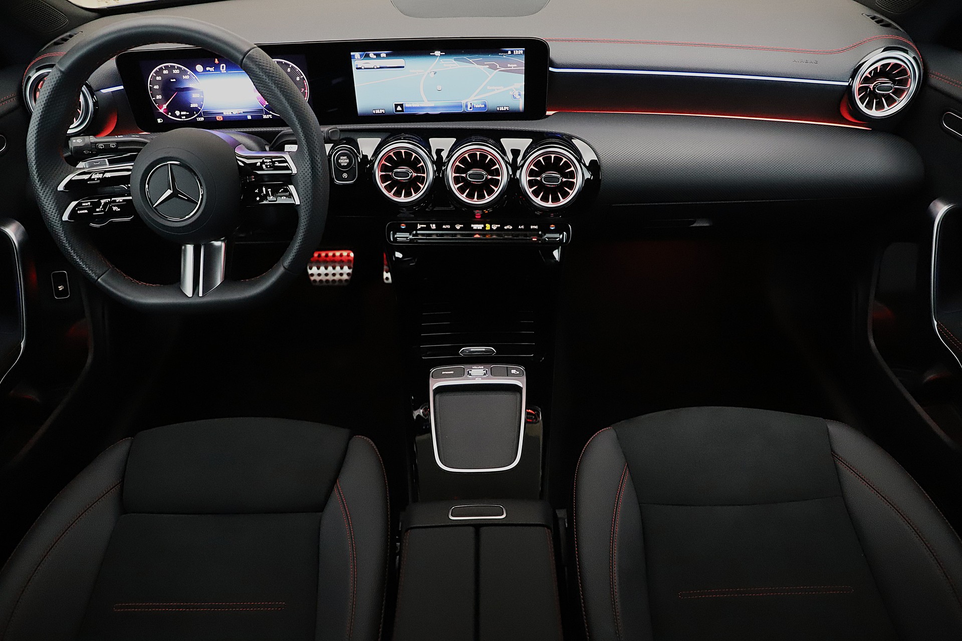 MERCEDES-BENZ CLA Shooting Brake 200 7G-DCT AMG Line-image-5