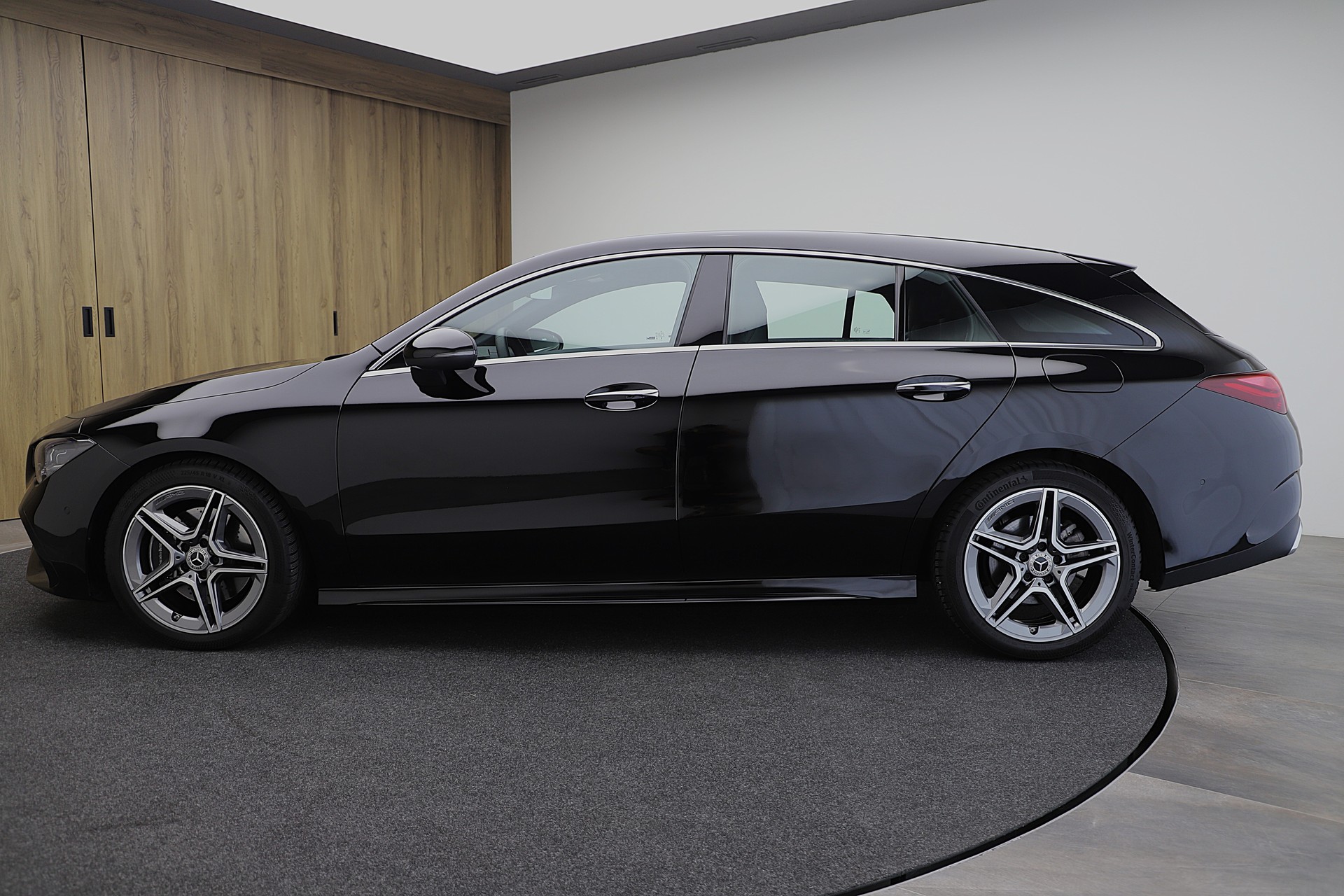 MERCEDES-BENZ CLA Shooting Brake 200 7G-DCT AMG Line-image-2