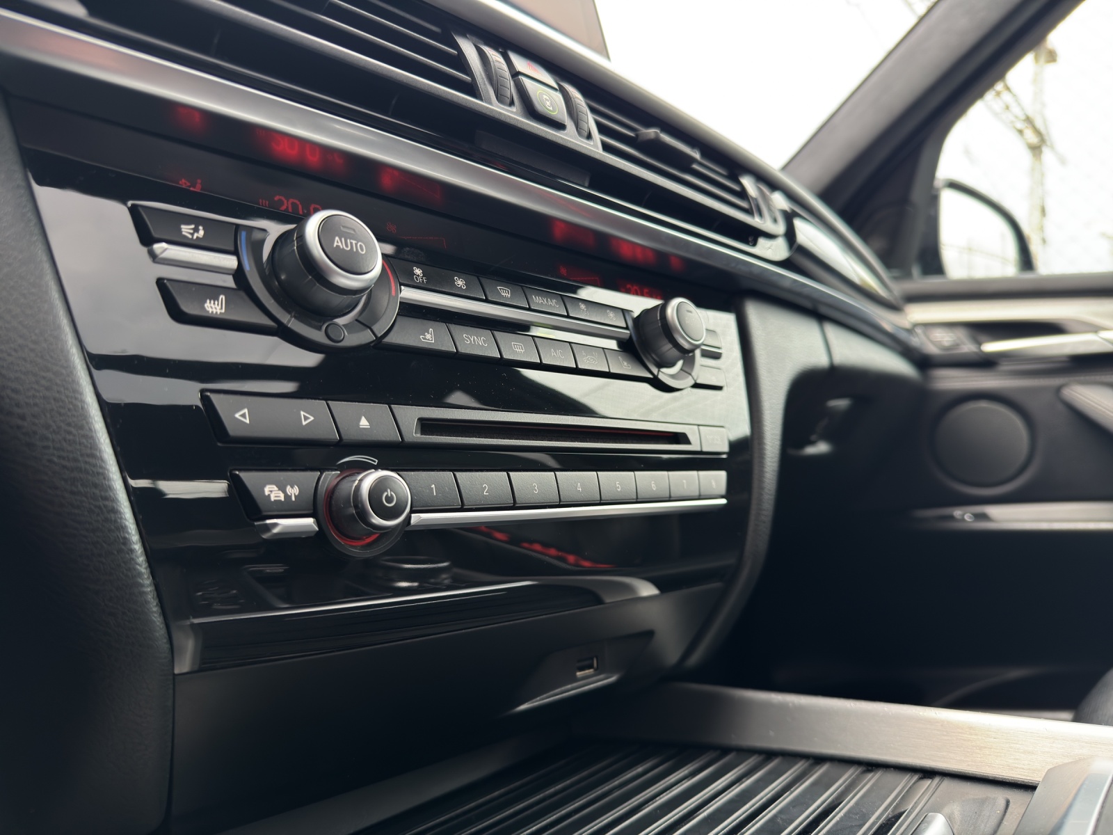 BMW X5 xDrive M50d Steptronic-image-19