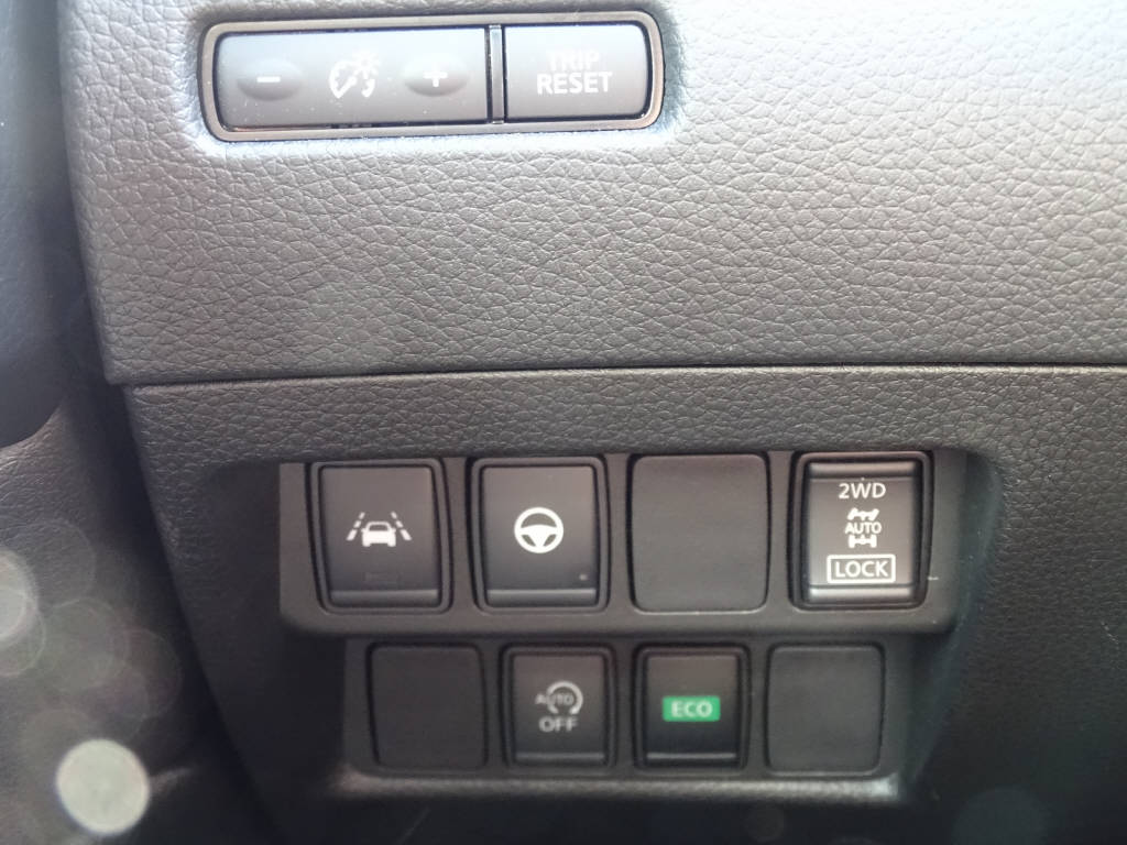 NISSAN Qashqai 1.7 dCi Tekna 4x4-image-12