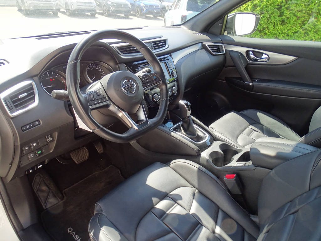 NISSAN Qashqai 1.7 dCi Tekna 4x4-image-2
