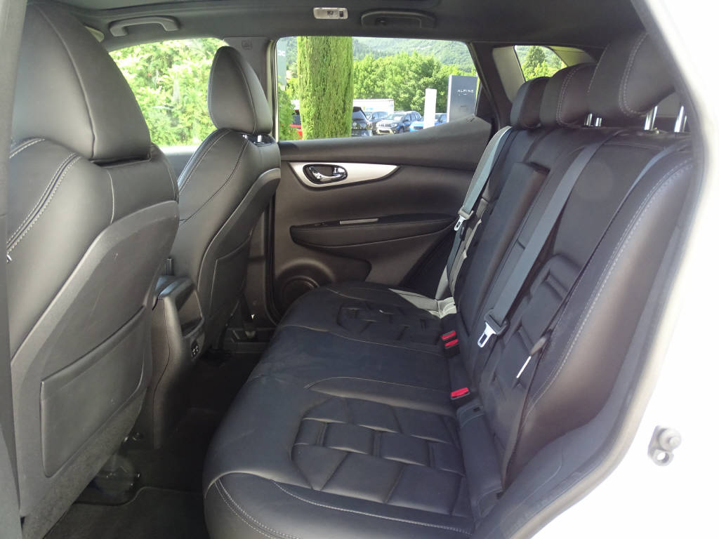 NISSAN Qashqai 1.7 dCi Tekna 4x4-image-5