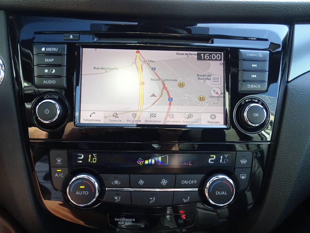 NISSAN Qashqai 1.7 dCi Tekna 4x4-image-9