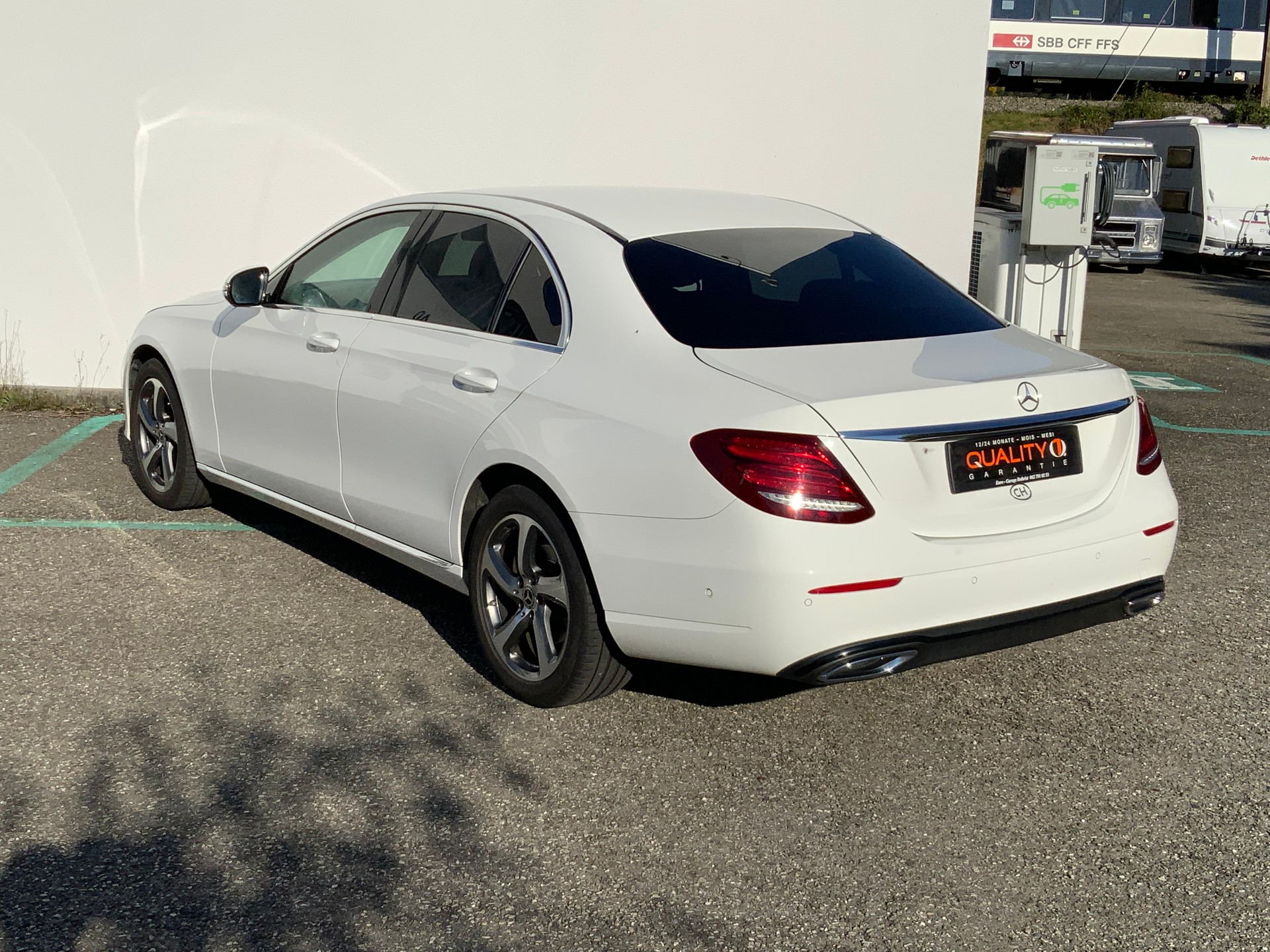 MERCEDES-BENZ E 220 d Avantgarde 9G-Tronic-image-6