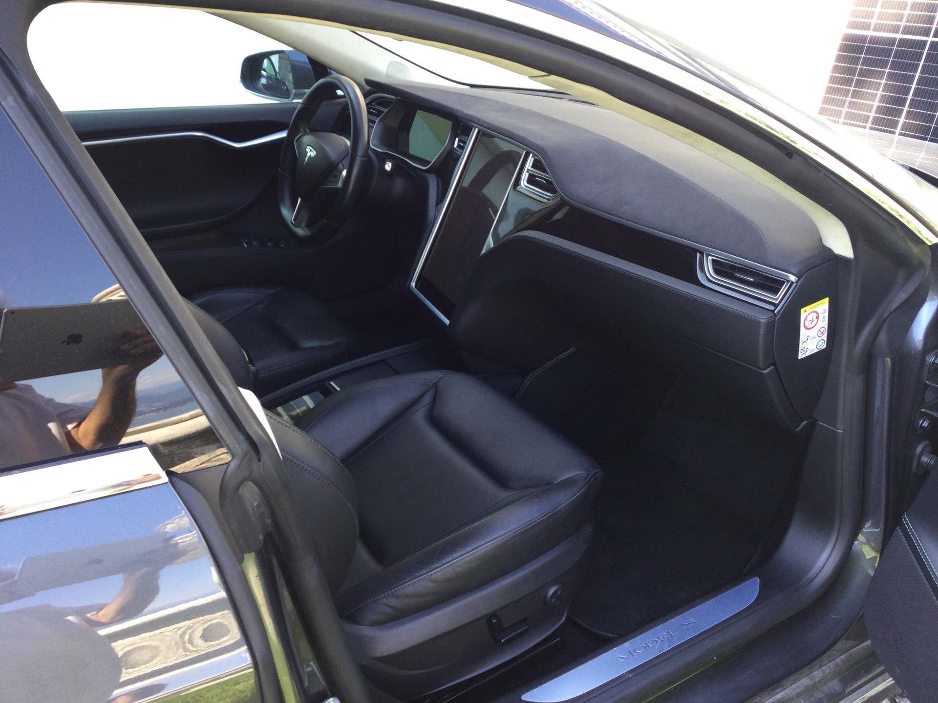 TESLA Model S 90 D 525 PS Allradantrieb AUTOPILOT Panoramaschiebedach Premiumsound ausgezeichnete Batterie ab MFK-image-7