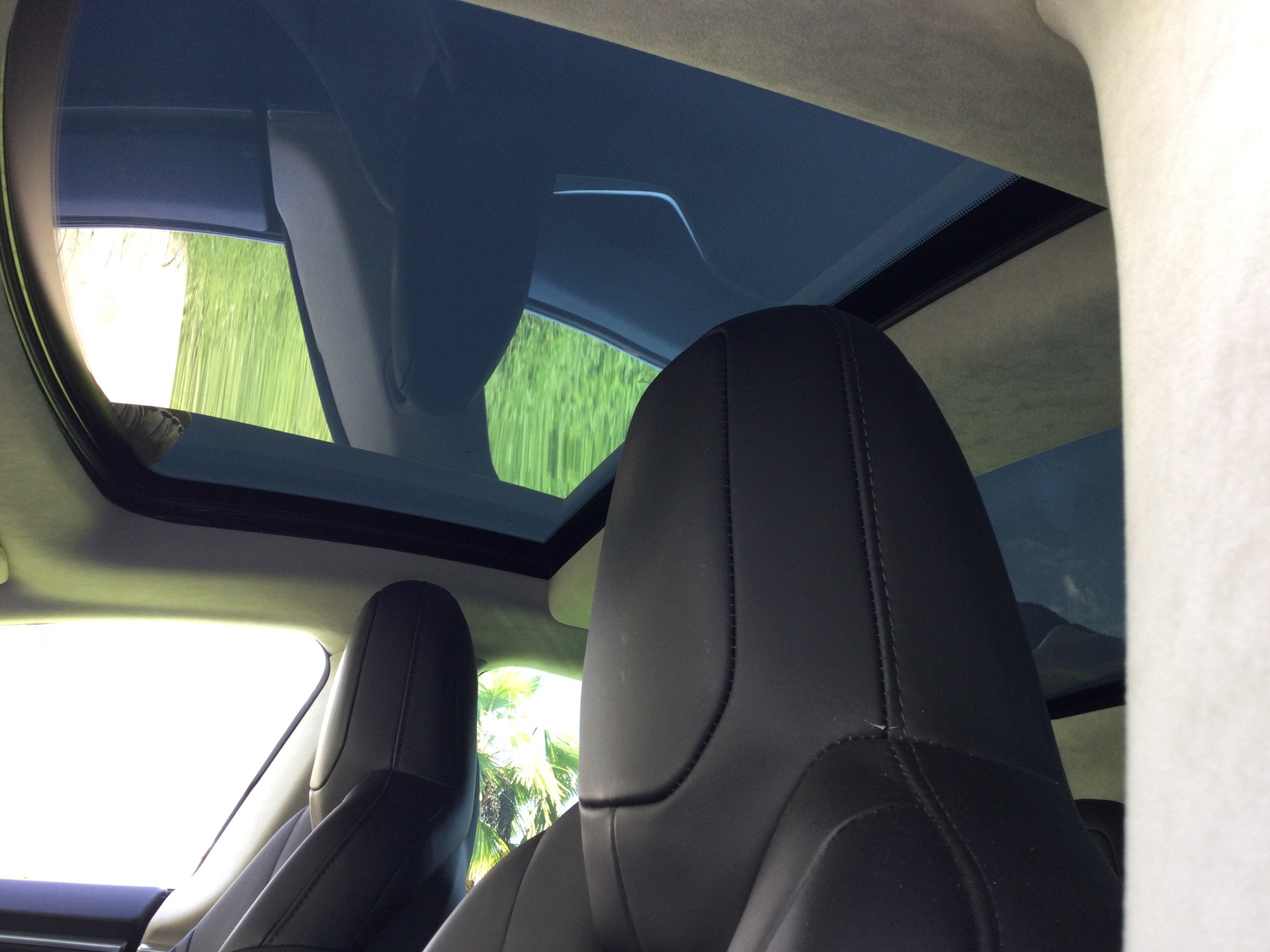 TESLA Model S 90 D 525 PS Allradantrieb AUTOPILOT Panoramaschiebedach Premiumsound ausgezeichnete Batterie ab MFK-image-9