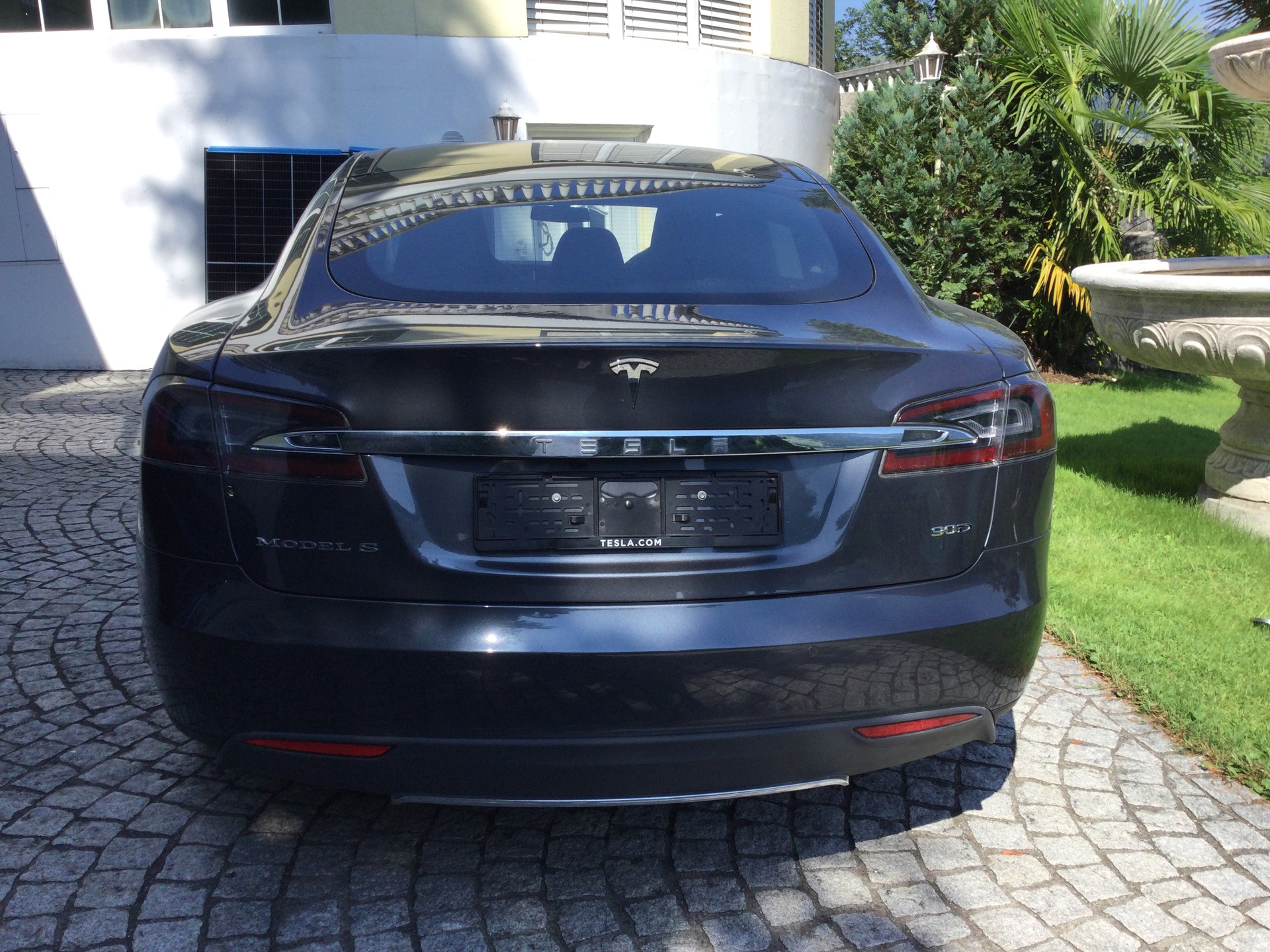 TESLA Model S 90 D 525 PS Allradantrieb AUTOPILOT Panoramaschiebedach Premiumsound ausgezeichnete Batterie ab MFK-image-4