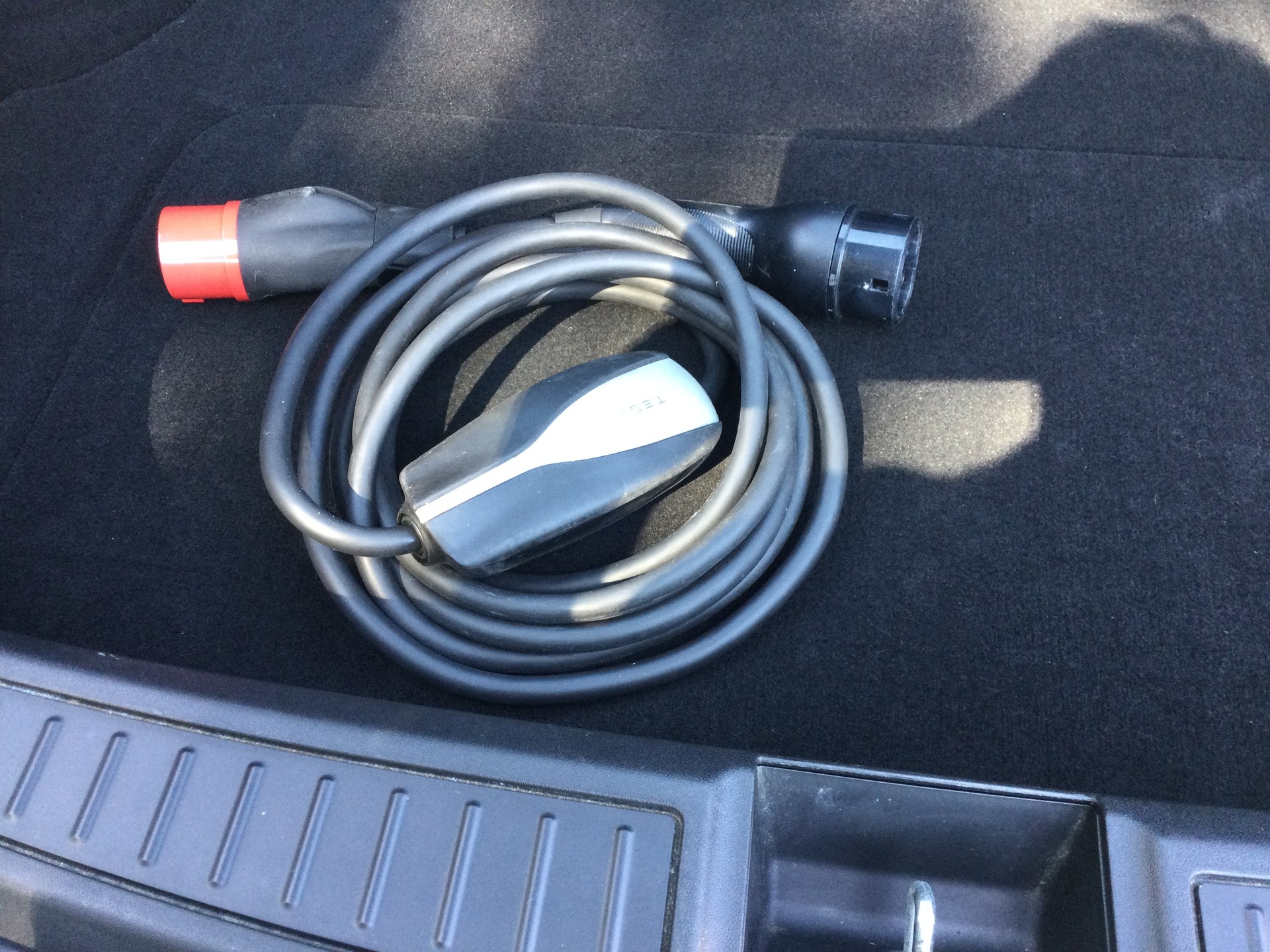 TESLA Model S 90 D 525 PS Allradantrieb AUTOPILOT Panoramaschiebedach Premiumsound ausgezeichnete Batterie ab MFK-image-14