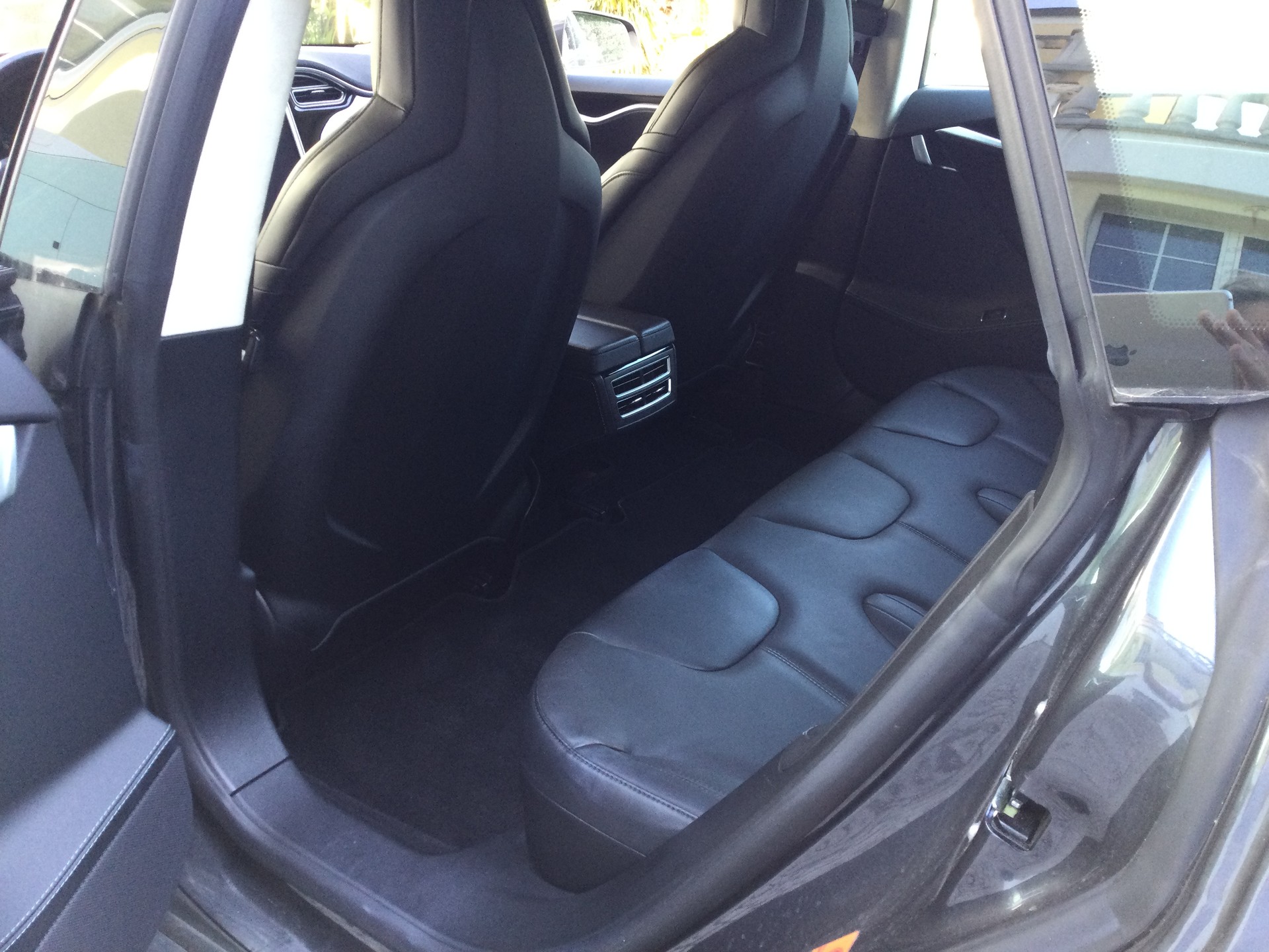 TESLA Model S 90 D 525 PS Allradantrieb AUTOPILOT Panoramaschiebedach Premiumsound ausgezeichnete Batterie ab MFK-image-8