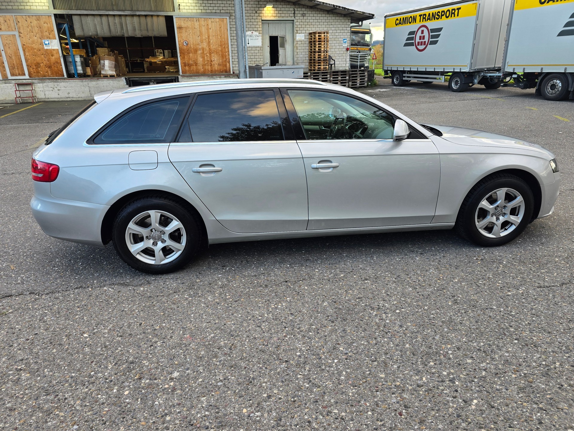 AUDI A4 Avant 2.0 TDI-image-8
