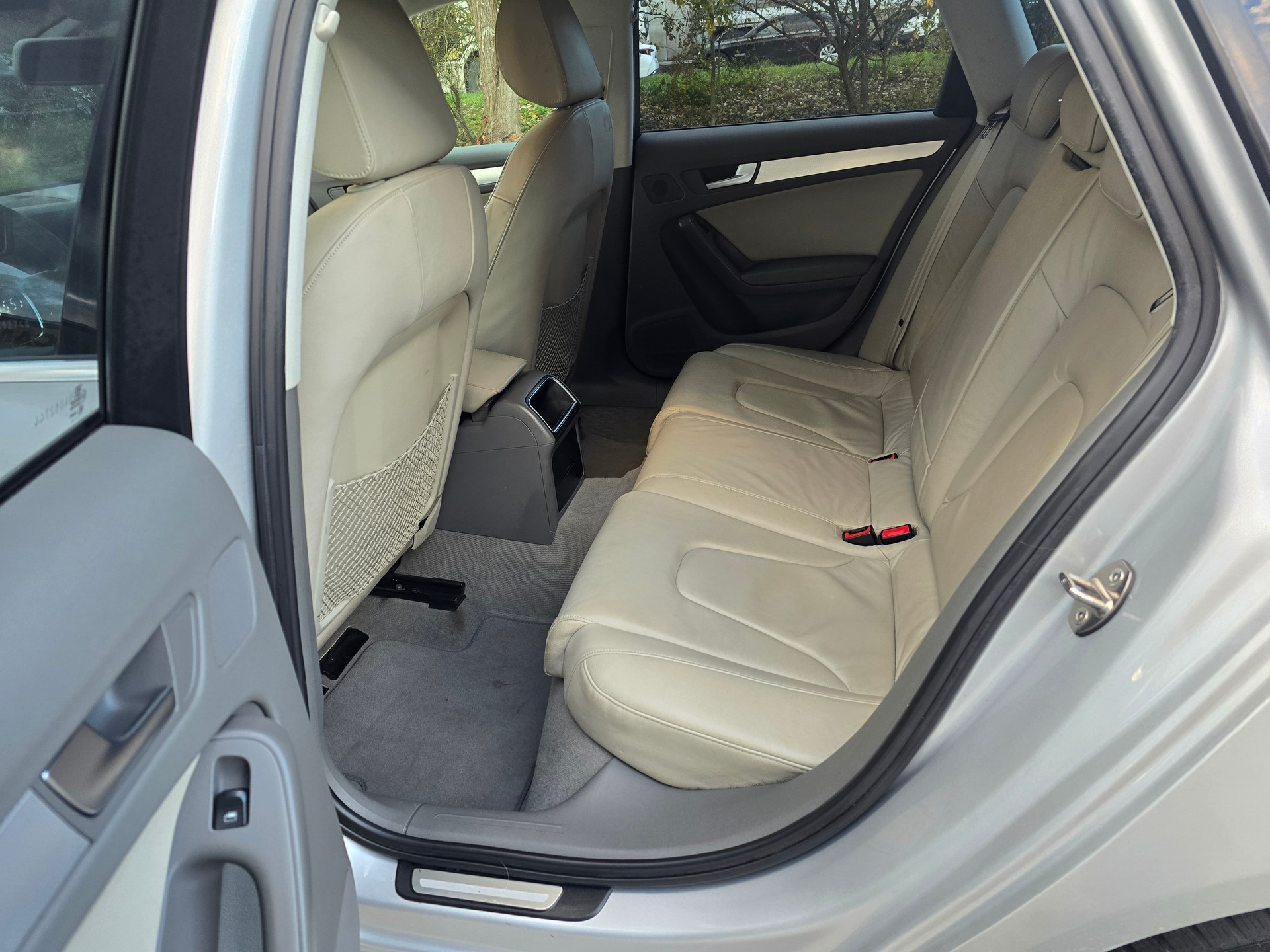 AUDI A4 Avant 2.0 TDI-image-14
