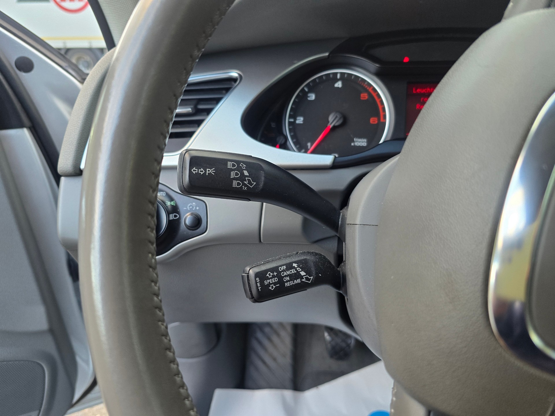 AUDI A4 Avant 2.0 TDI-image-19