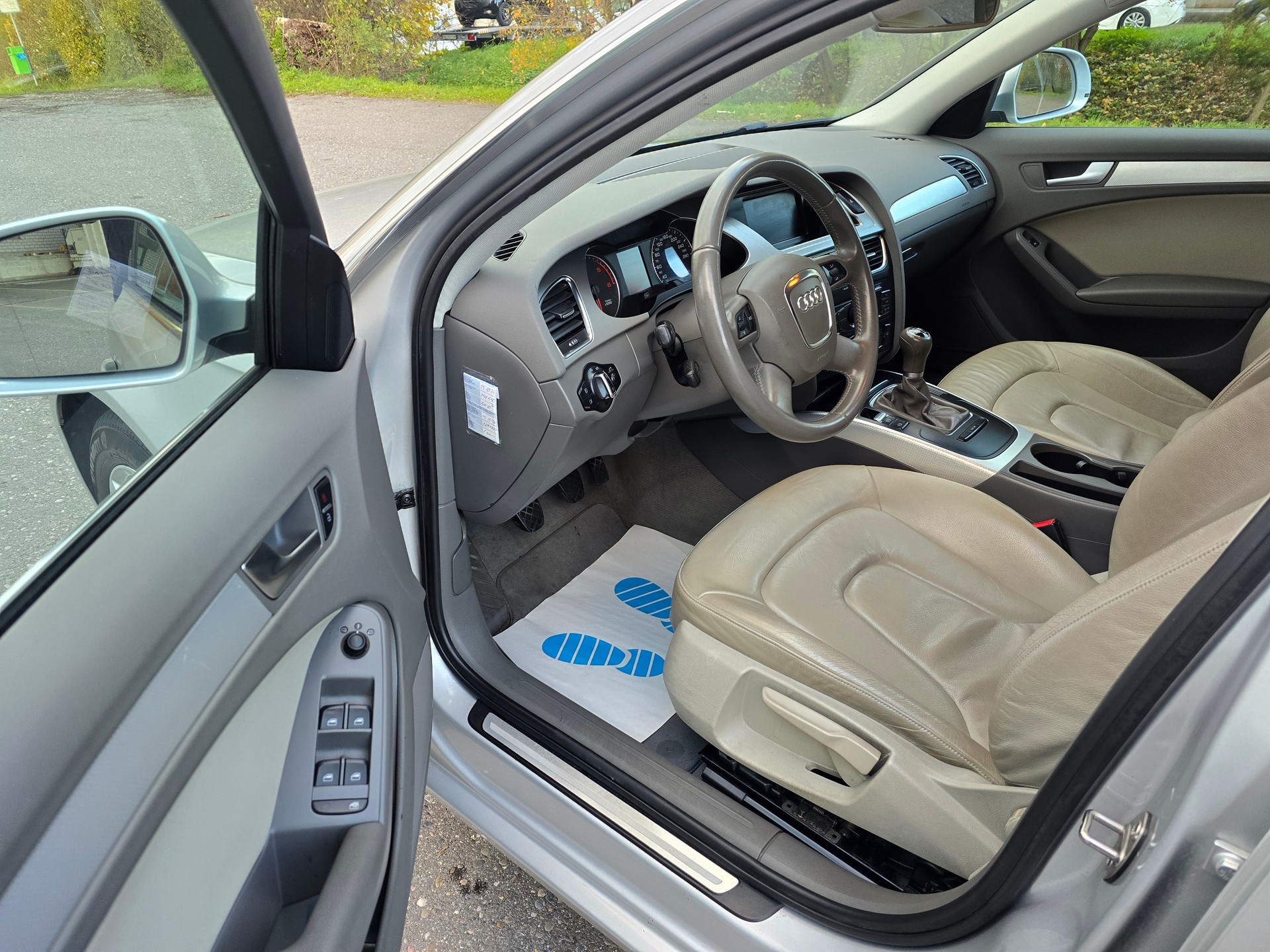 AUDI A4 Avant 2.0 TDI-image-12