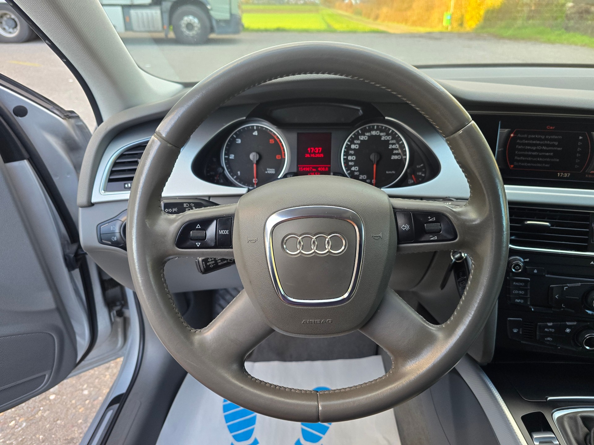 AUDI A4 Avant 2.0 TDI-image-17