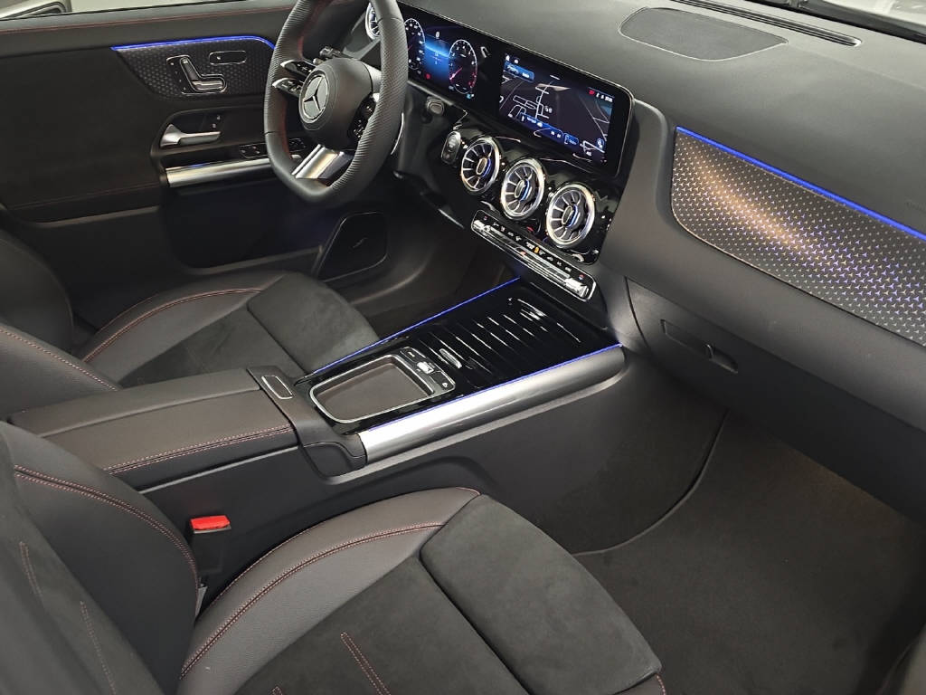 MERCEDES-BENZ GLA 250 Swiss Star-image-10