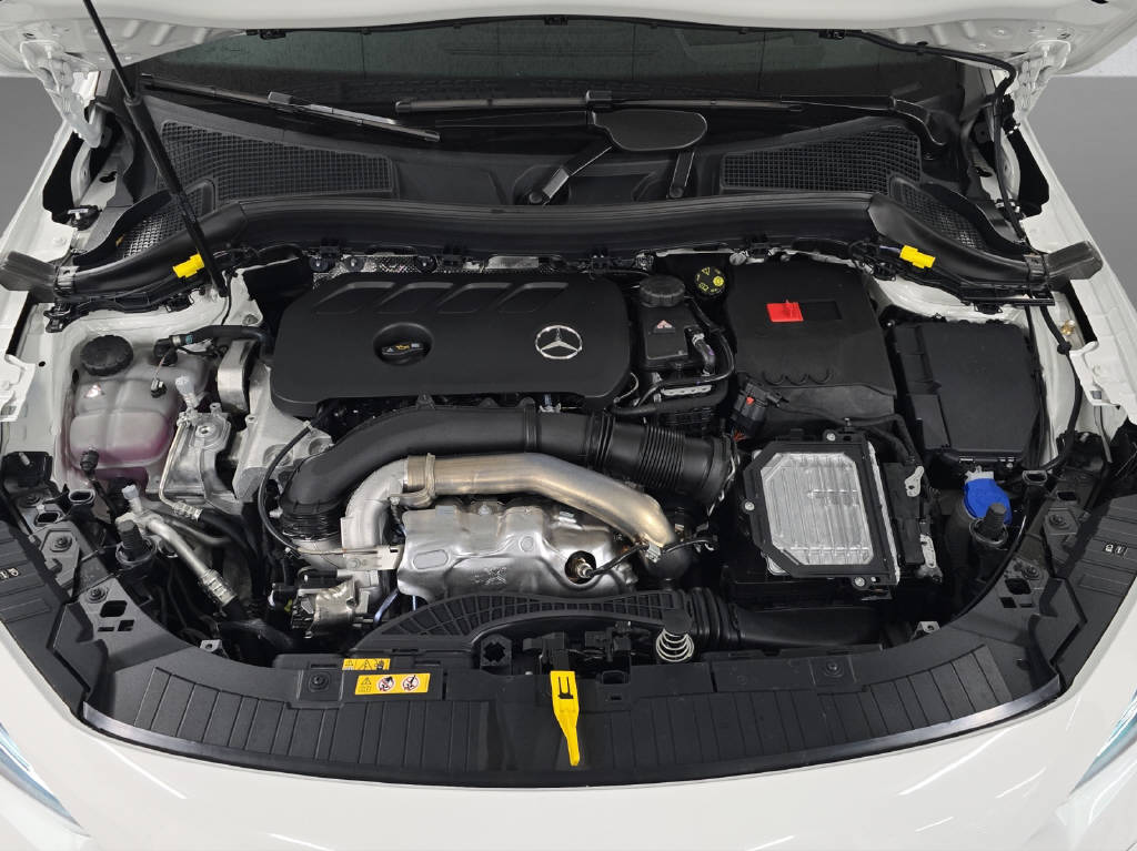 MERCEDES-BENZ GLA 250 Swiss Star-image-8