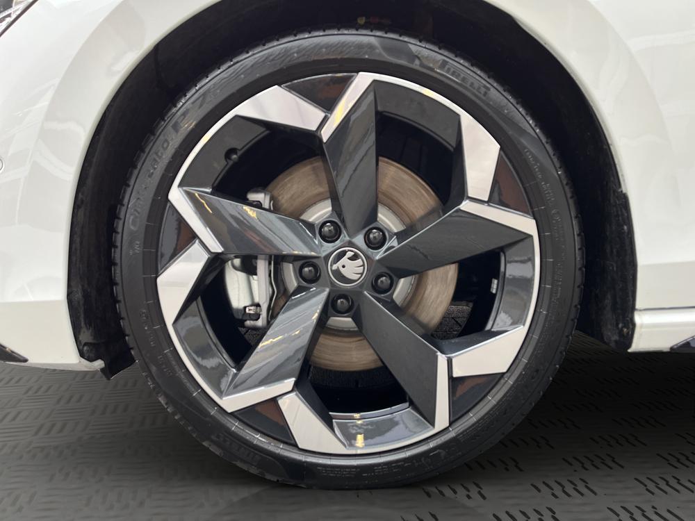 SKODA Superb Combi 2.0 TSI Sportline 4x4 DSG-image-11