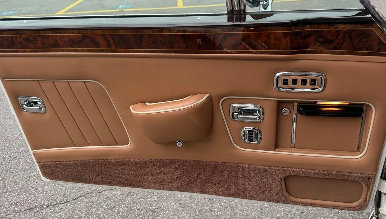 ROLLS-ROYCE Corniche S-image-10