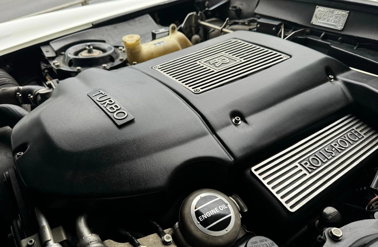ROLLS-ROYCE Corniche S-image-18