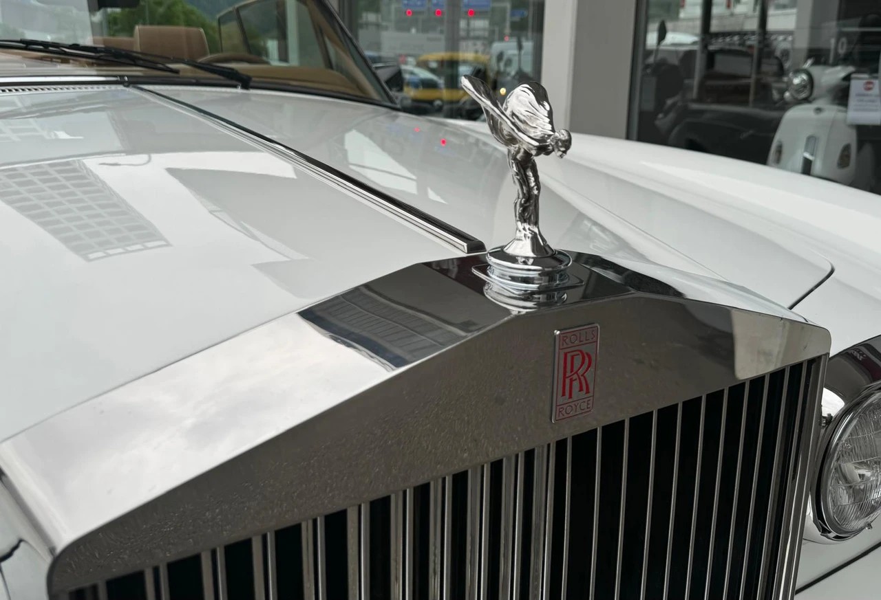 ROLLS-ROYCE Corniche S-showroom-element-1