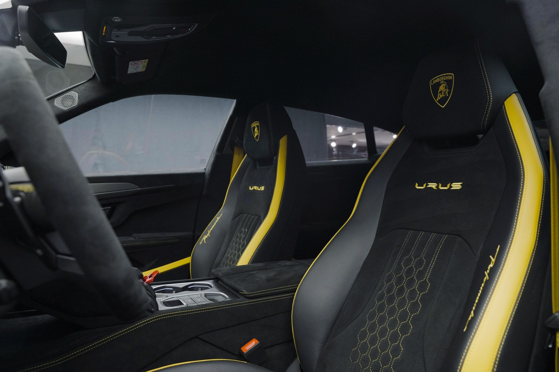 LAMBORGHINI Urus Performante *Full Carbon* *Akrapovic* *B&O*-image-16